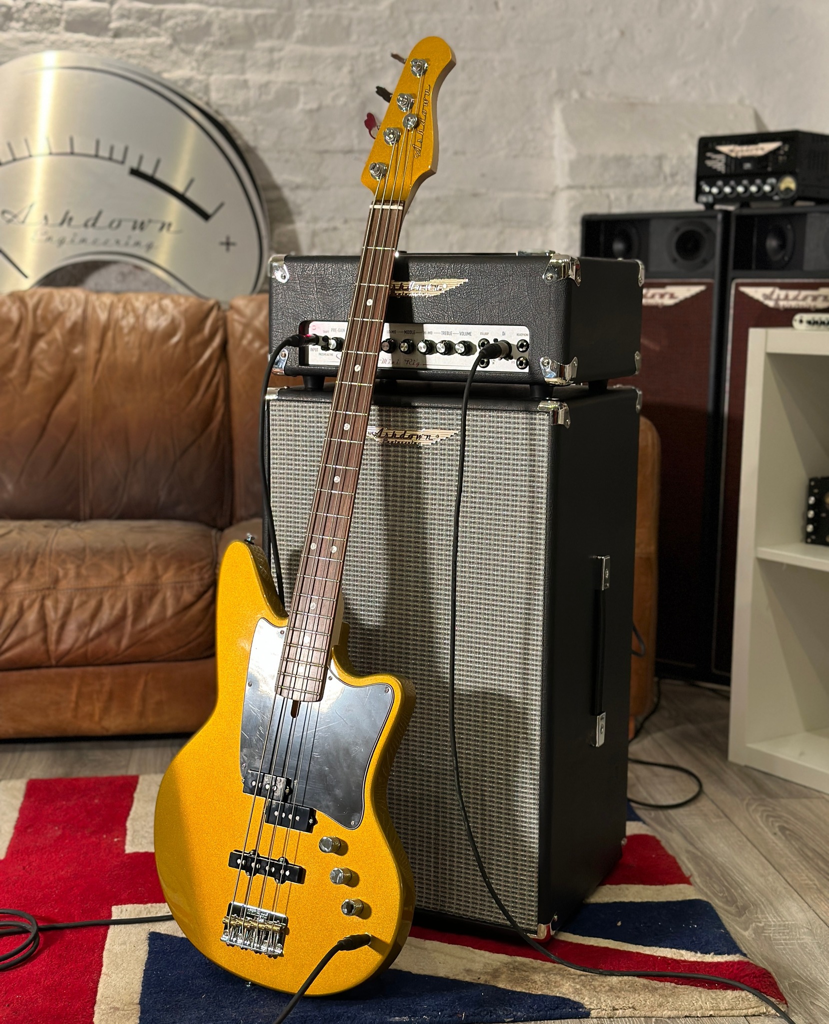 Ashdown BASS MINI STACK 10A/10F キャビネット The Ashdown Mini-Rig is a 250w solid state bass head and 2x10