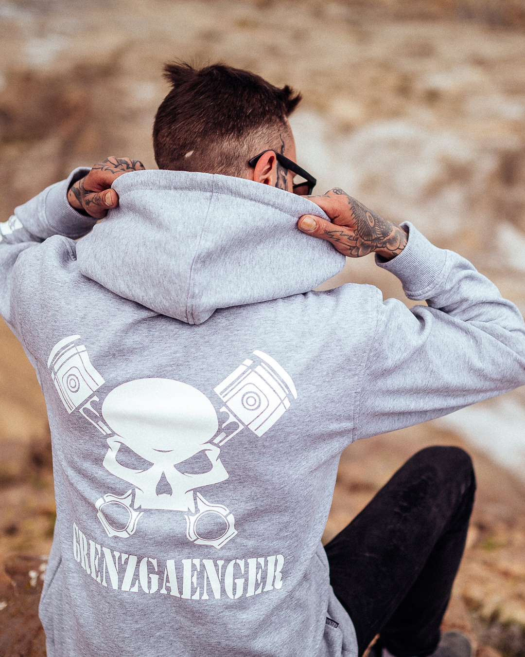 Skull Hoodie sports grey ➡️ available via grenzgaenger-shop.com