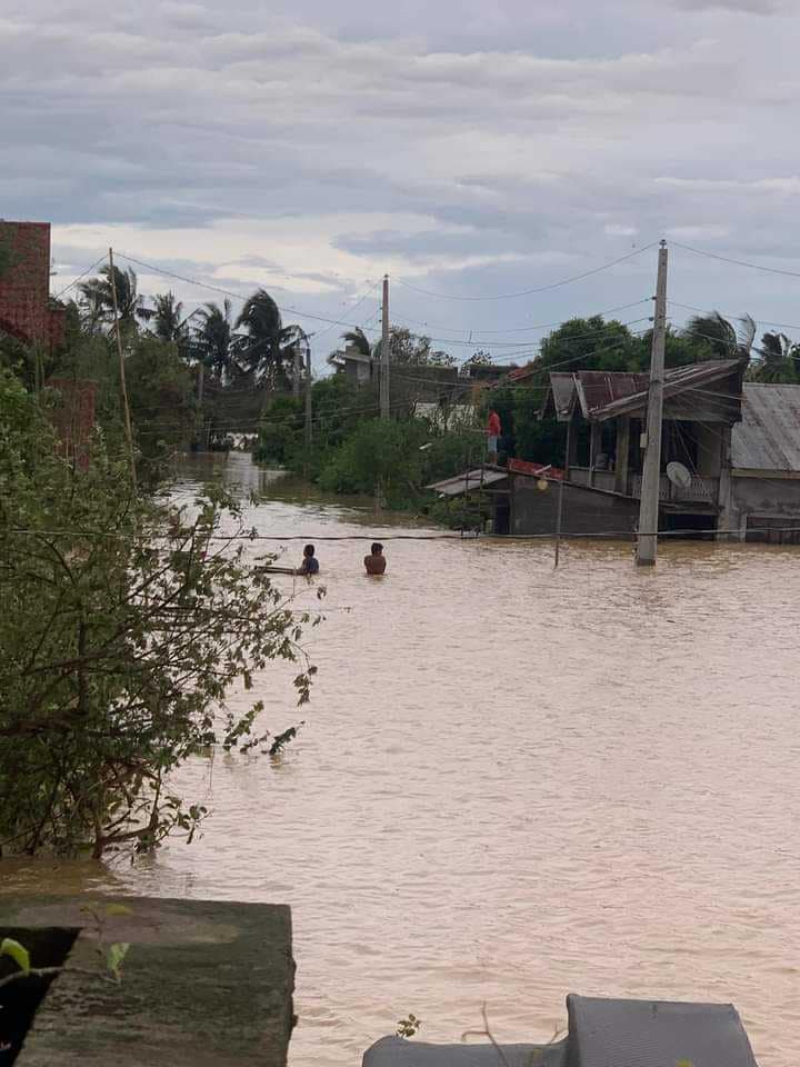 PTV - TINGNAN: Kasalukuyang hanggang dibdib ang baha sa mga barangay ng ...
