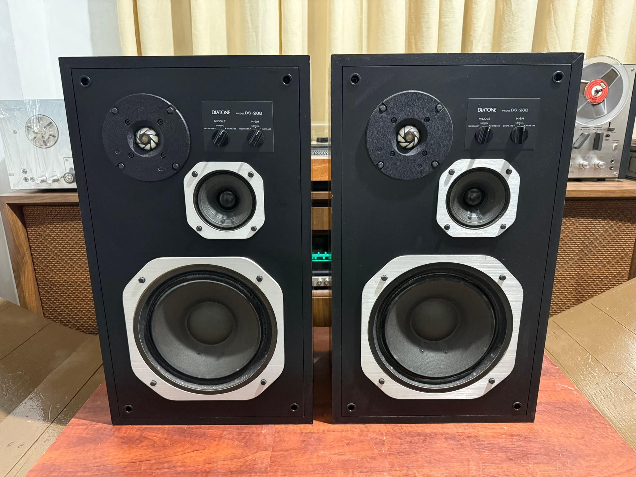 SOLD) Diatone DS-28-B **very good working condition **3 way 25cm