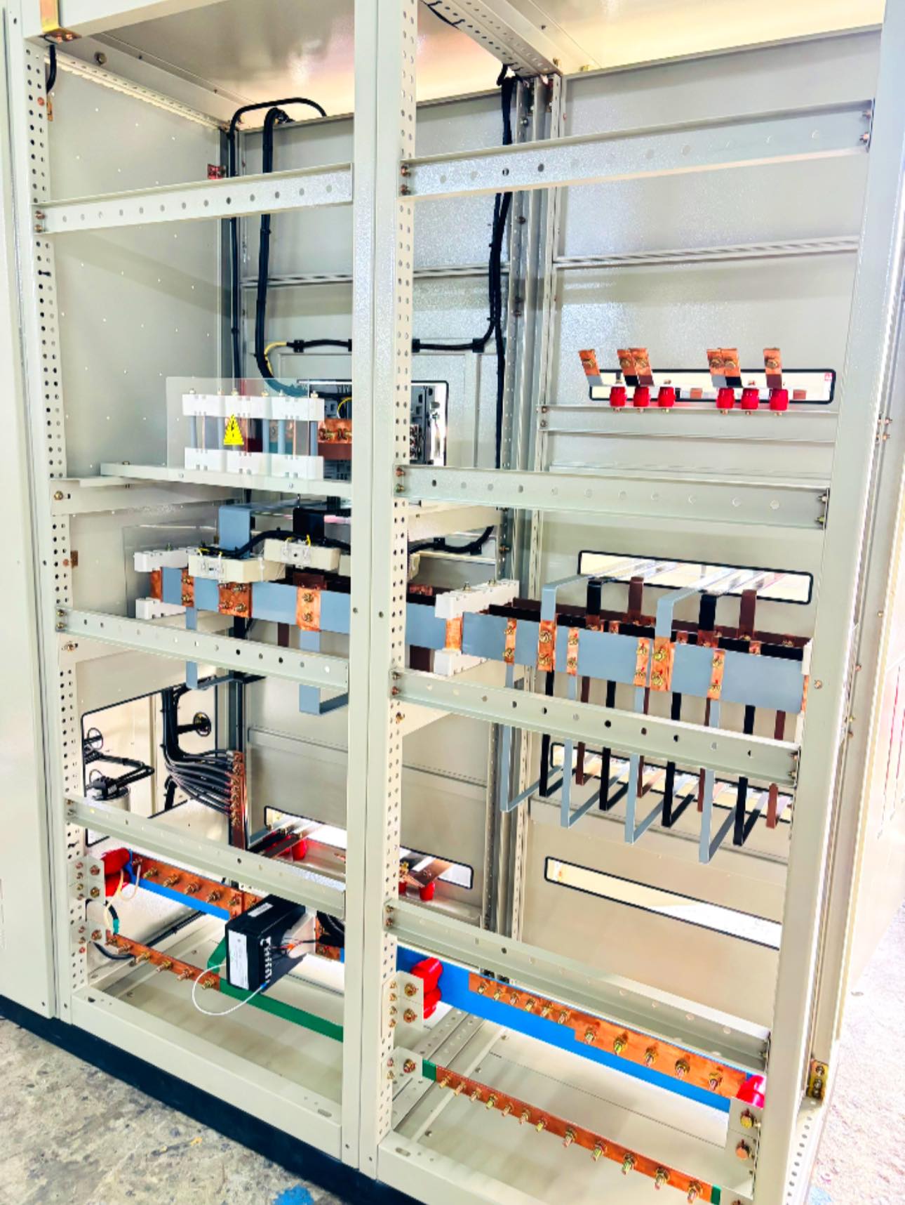 AP - อัพเดทผลงาน MDB PANEL 1250A With Capbank & DB Panel 3 Sets จัดส่ง ...