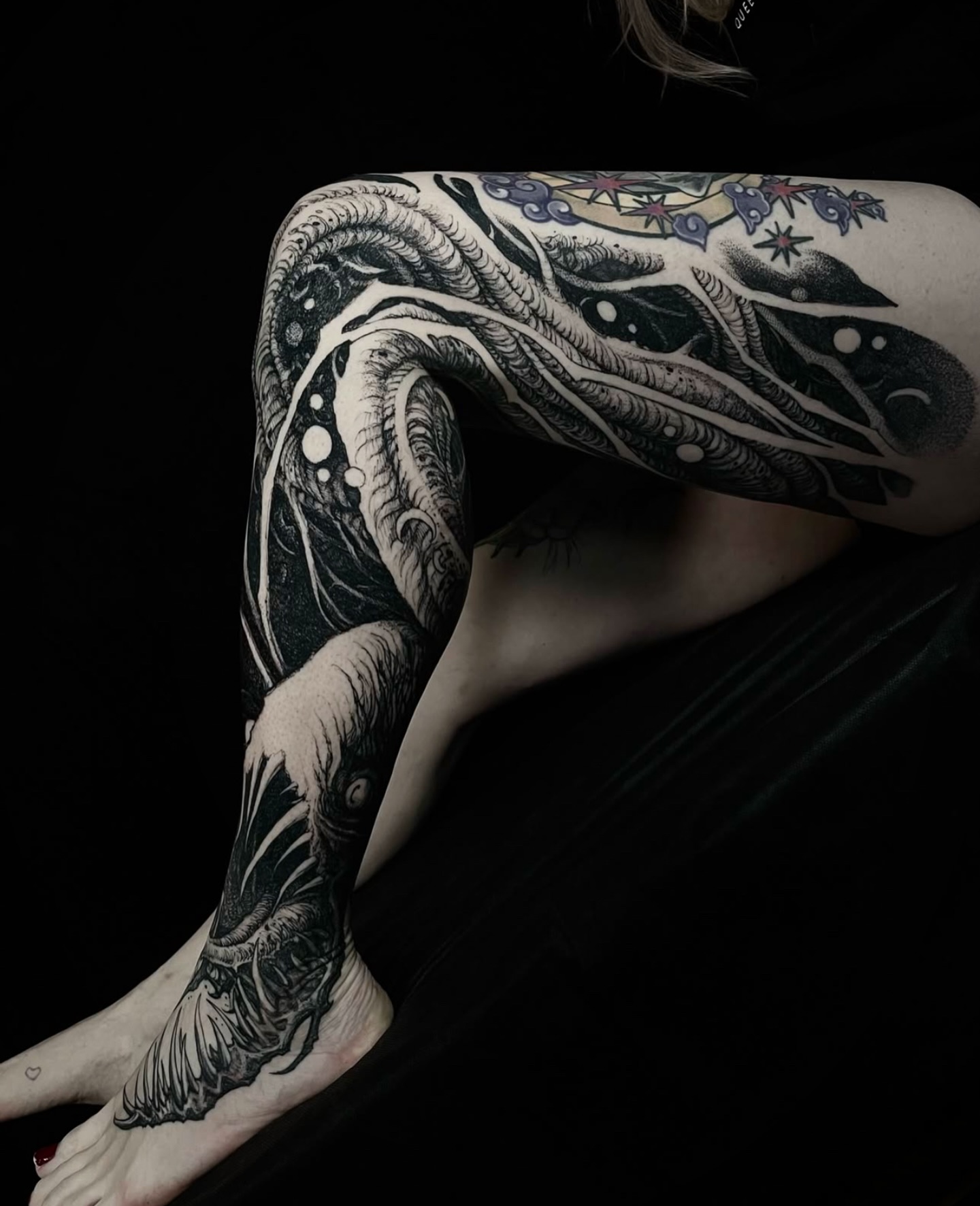 La - This Leg sleeve by @deadboyink features intricate details with ...