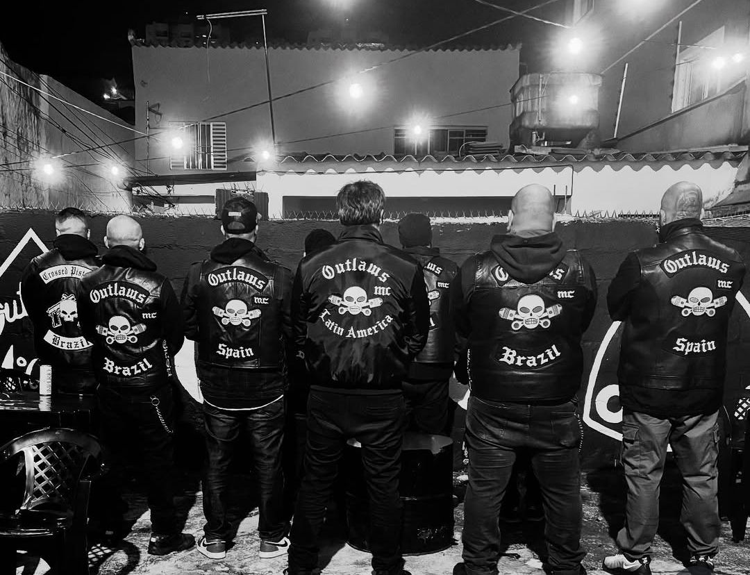 OUTLAWS - OFFO GFOD ⚫⚪ One Way A.O.A #AOA #offo #gfod #GBDF #support15 ...
