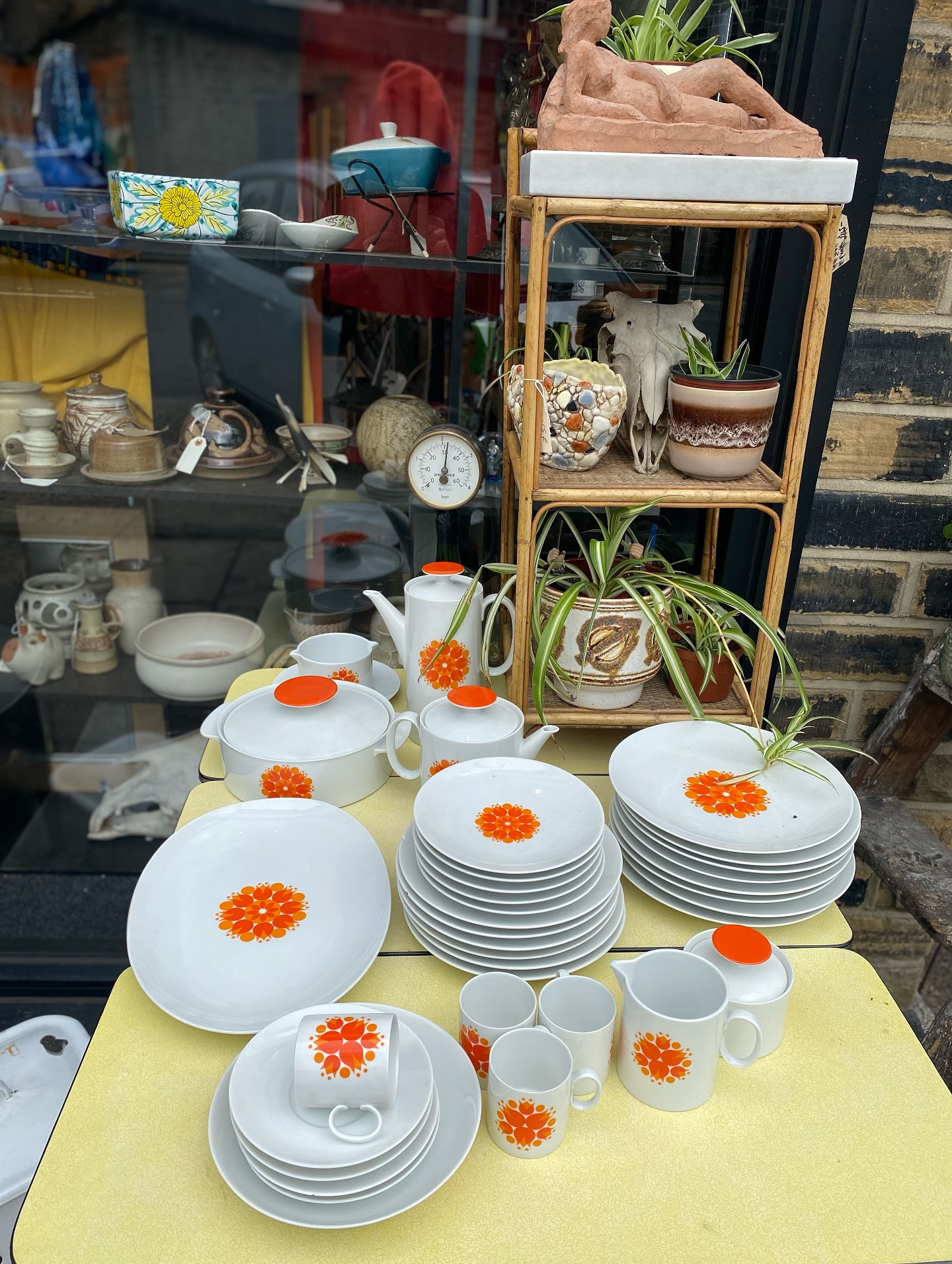 Retro Midwinter 'Spanish Garden' fine tableware in white with a
