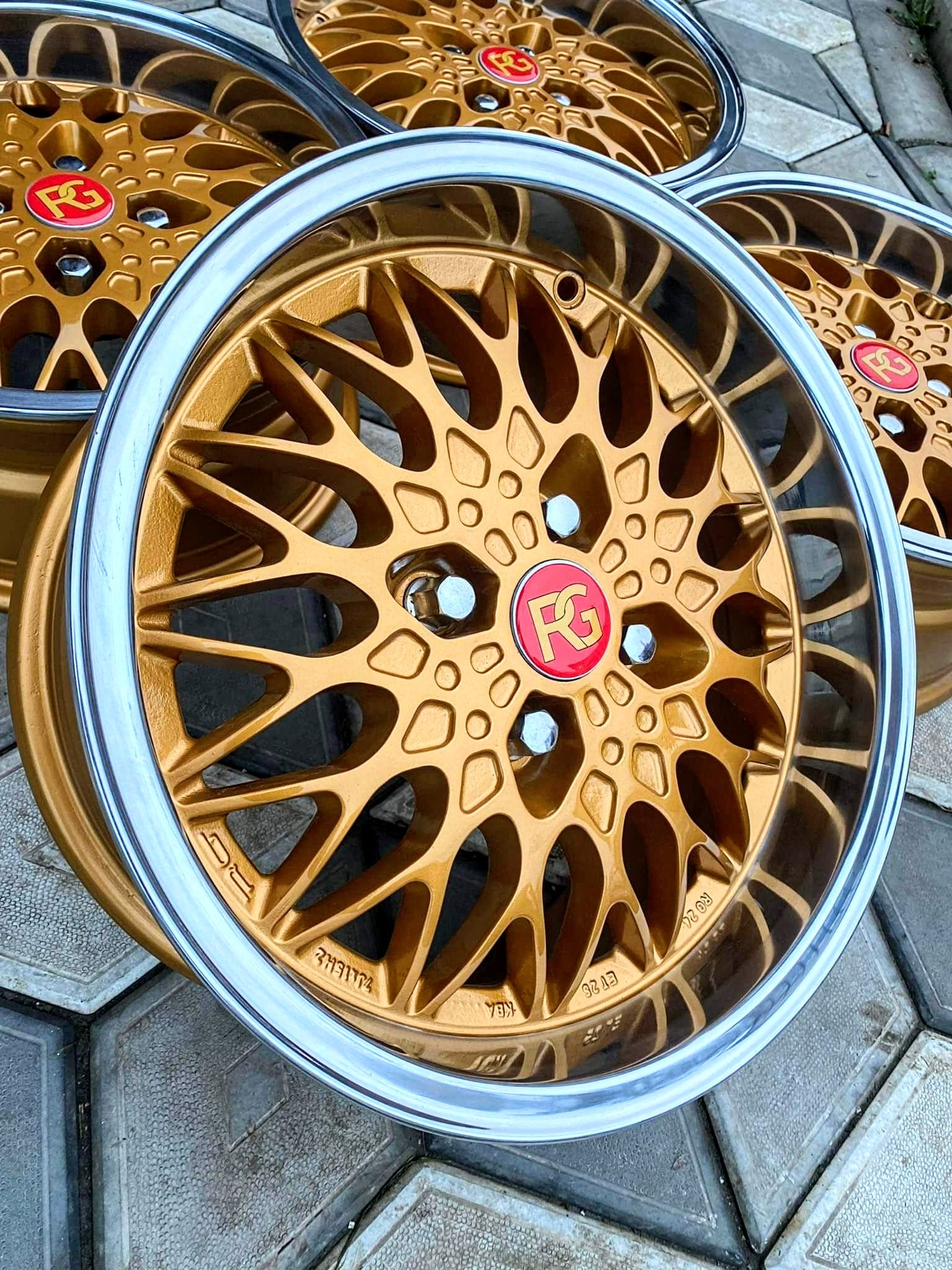 ? ? ? RG Wheels Italy 15inch 7J Et25 Pcd100/98 