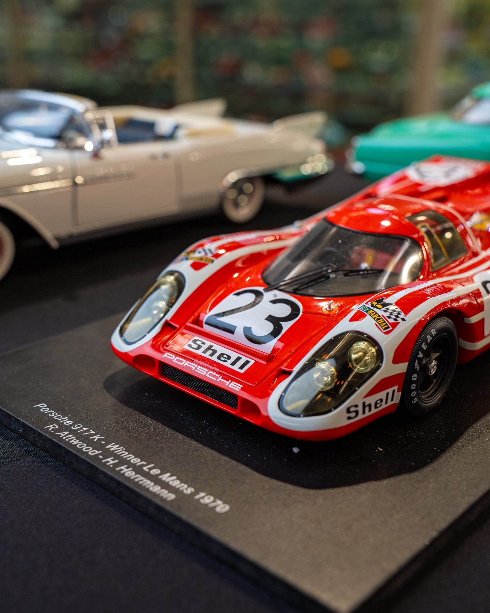 Spark 1:18 Porsche 917 K model from 1970 Le Mans