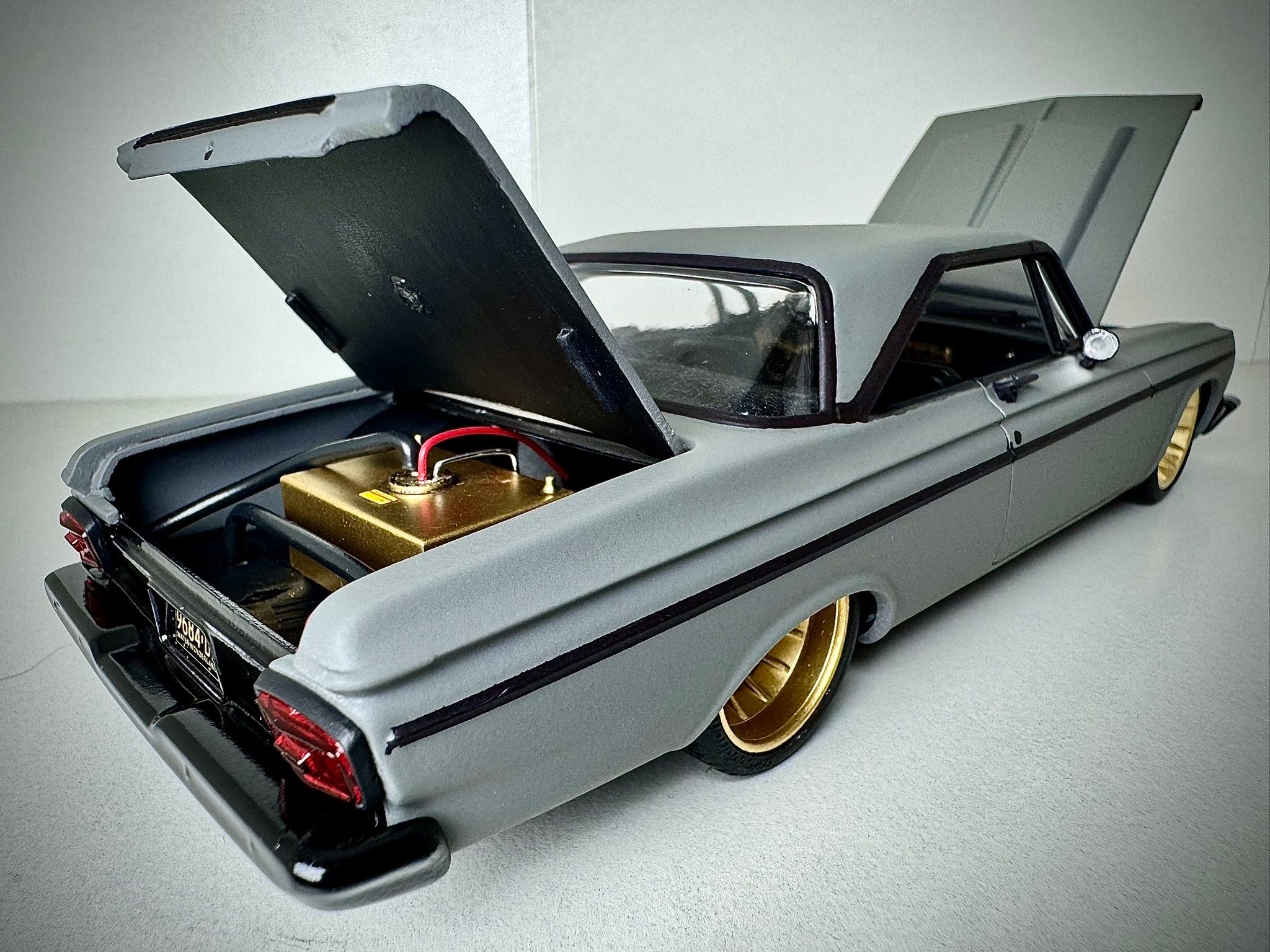 AMT - 1964 Plymouth Belvedere with Slant 6 Engine