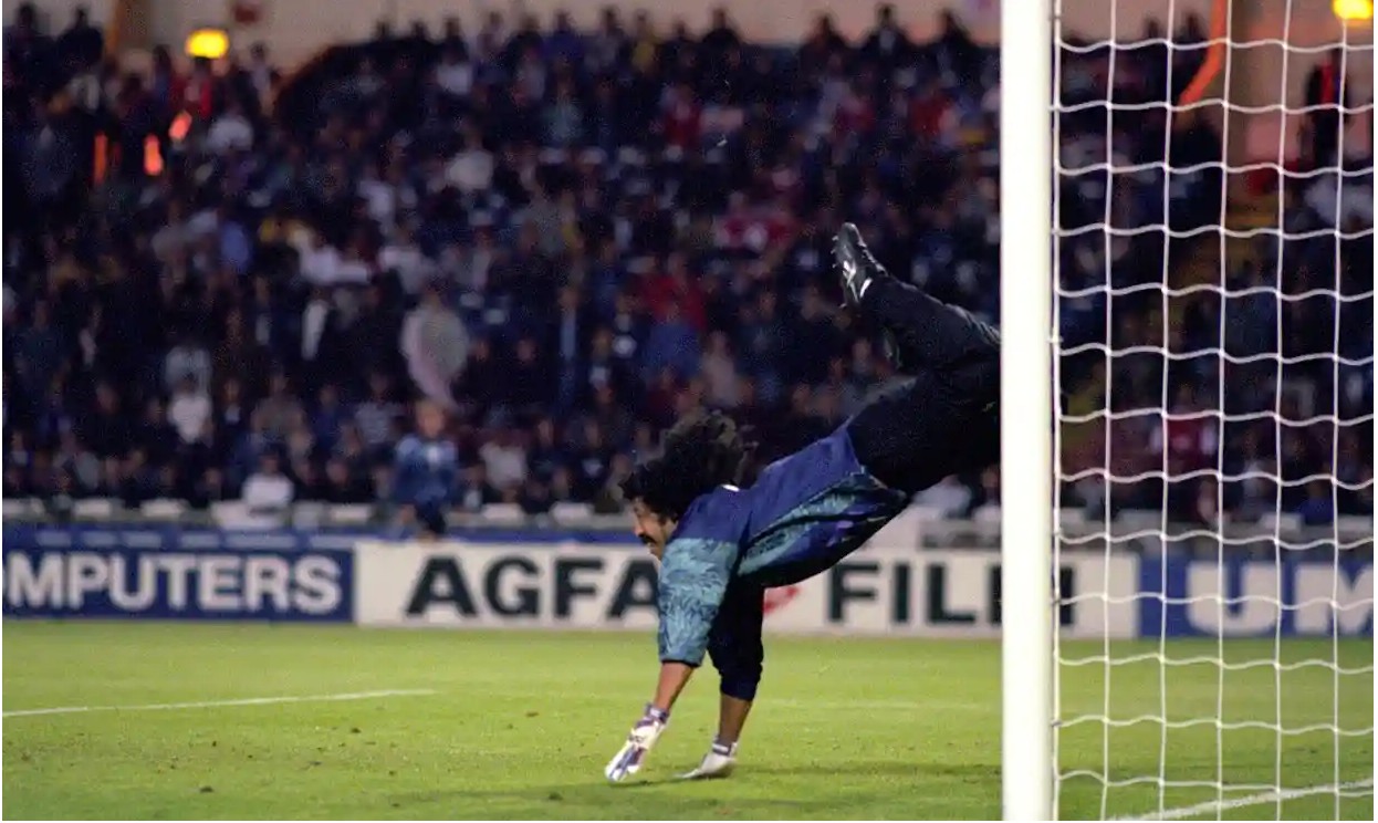 🇨🇴🦂On This Day in 1995: Colombia's Rene Higuita denied Jamie