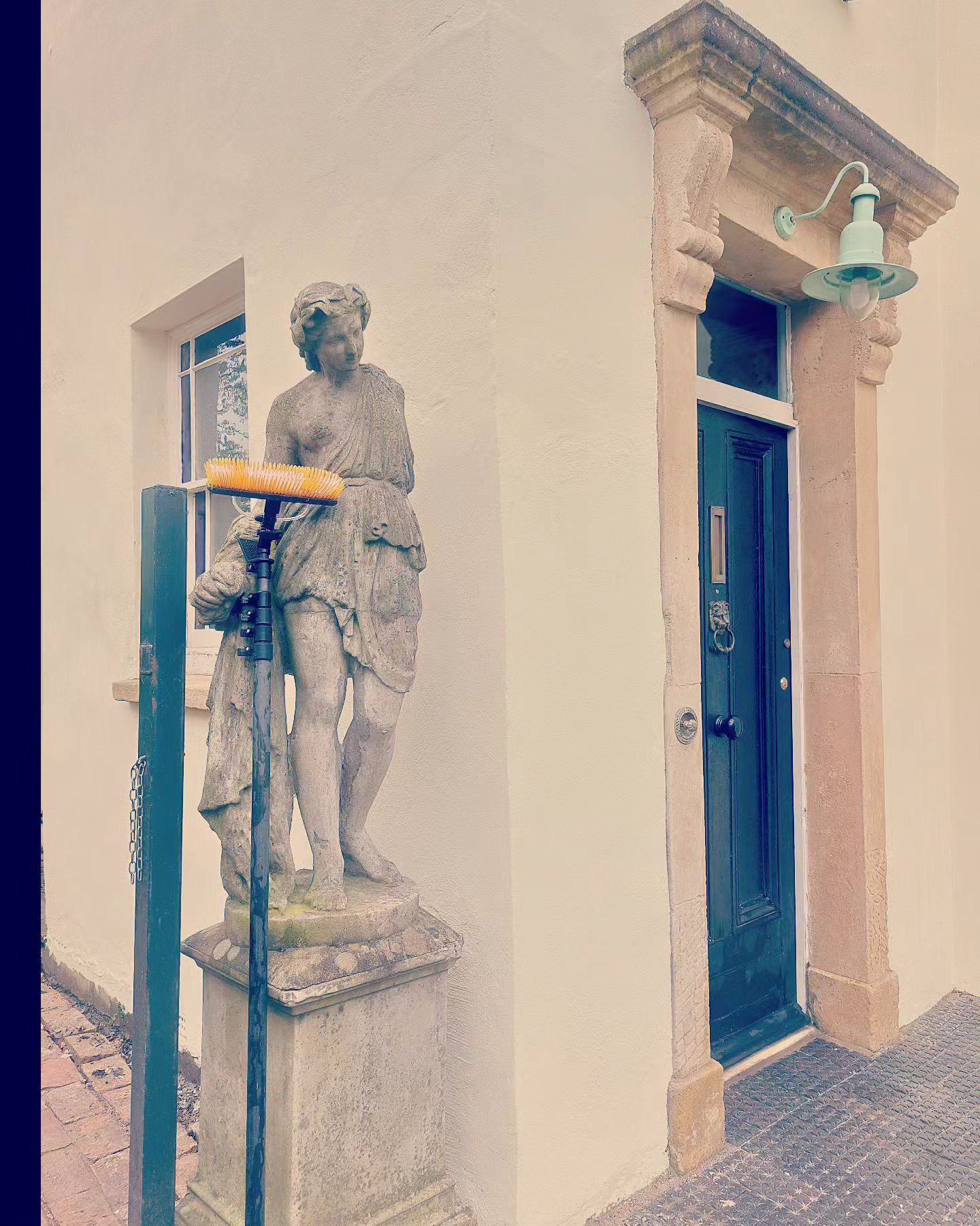 Aquawoman lady window cleaner