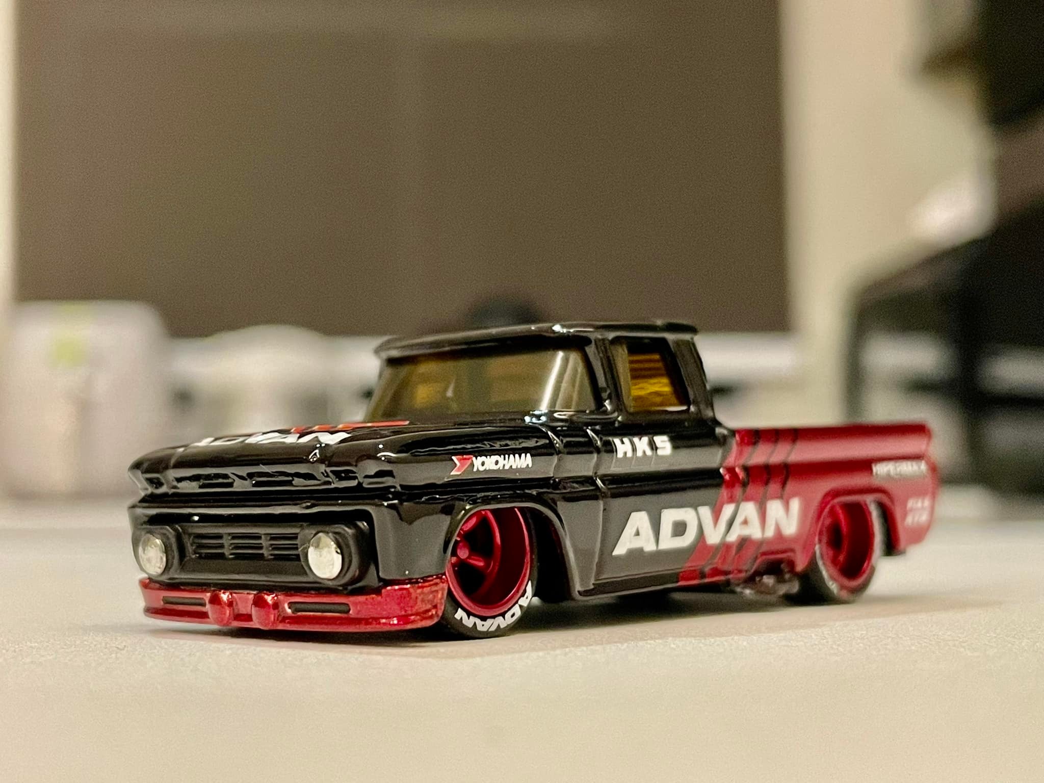 2008 hot wheels 52 chevy pickup holiday edition?