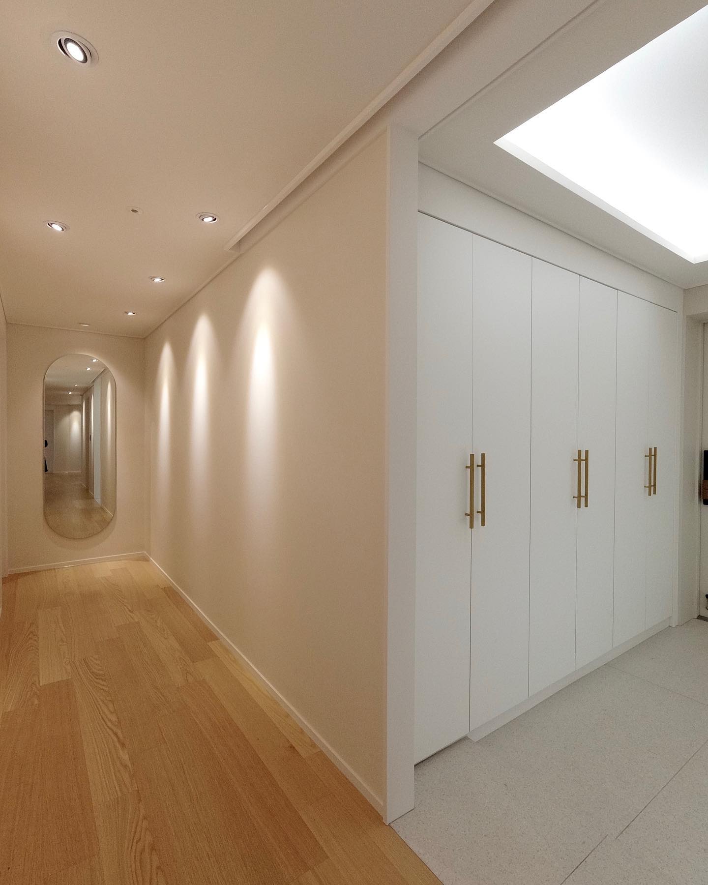 GADA design - #명륜동센트럴파크하이츠_50평 한때 클래식한 금장 액자몰딩이 인테리어... | Facebook