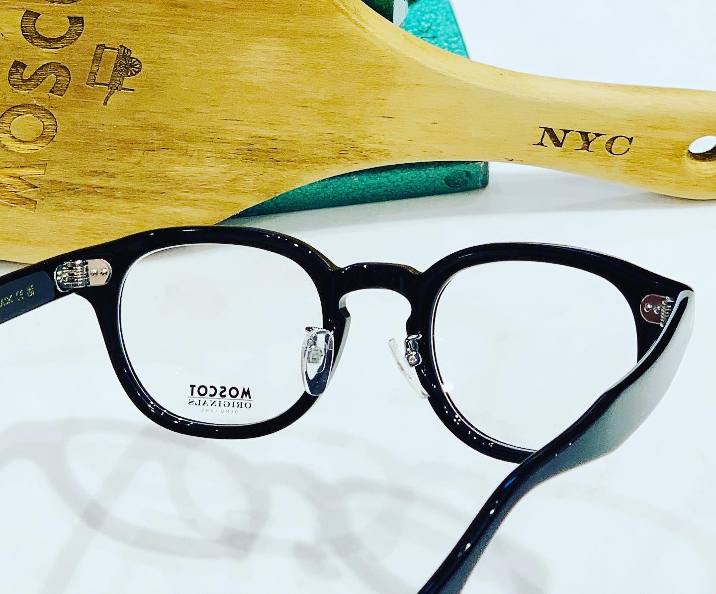 Do you know MOSCOT asian-fit? The design and size are the same 