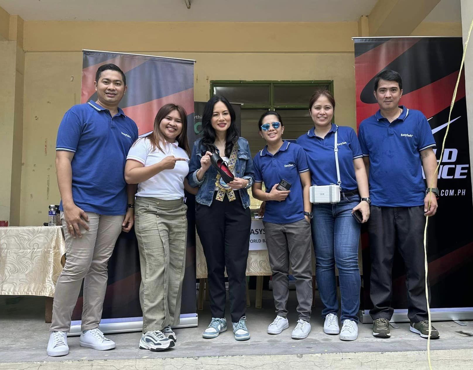 EasySoft - Sumugod ang Team #EasySoft sa ilang mga eskwela...