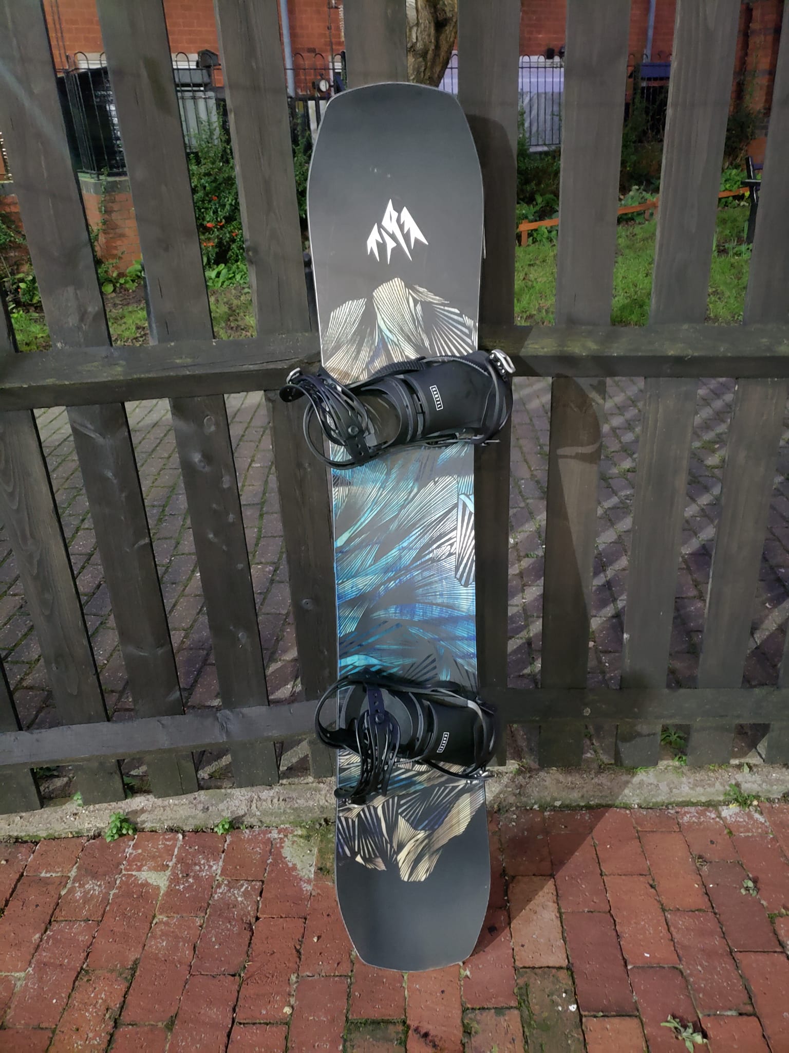 Jones Mountain Twin and Burton Cartel bindings for intermediate