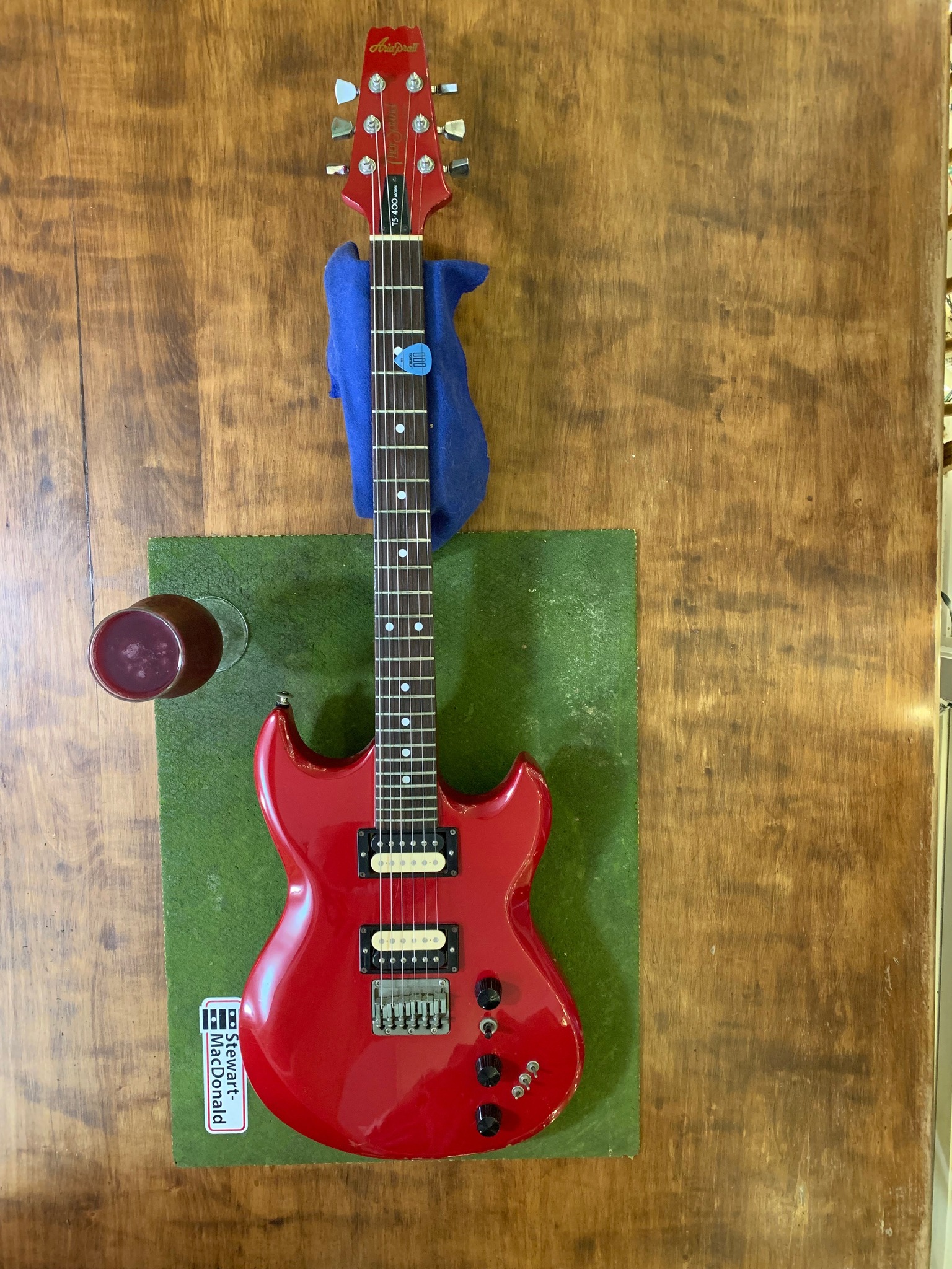 Aria Pro II TS 300 guitar has great vintage sound