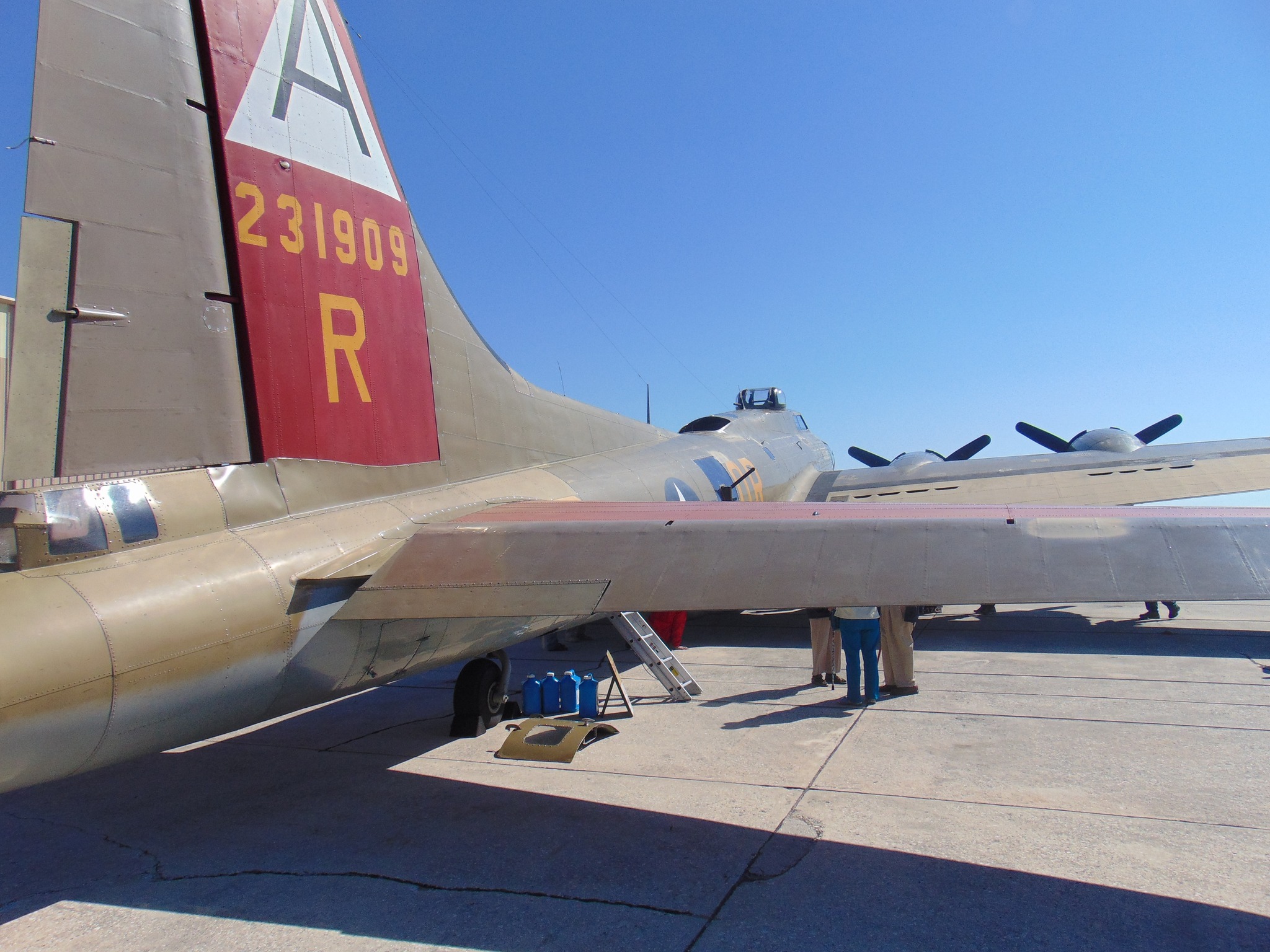 B17 Nine O Nine replica at Venice Florida Airport in 2015. The