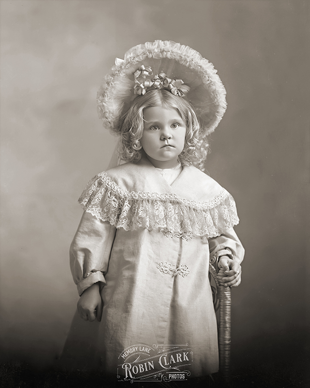 This photo of Minnie and Lydia Metzger was taken around 1924.