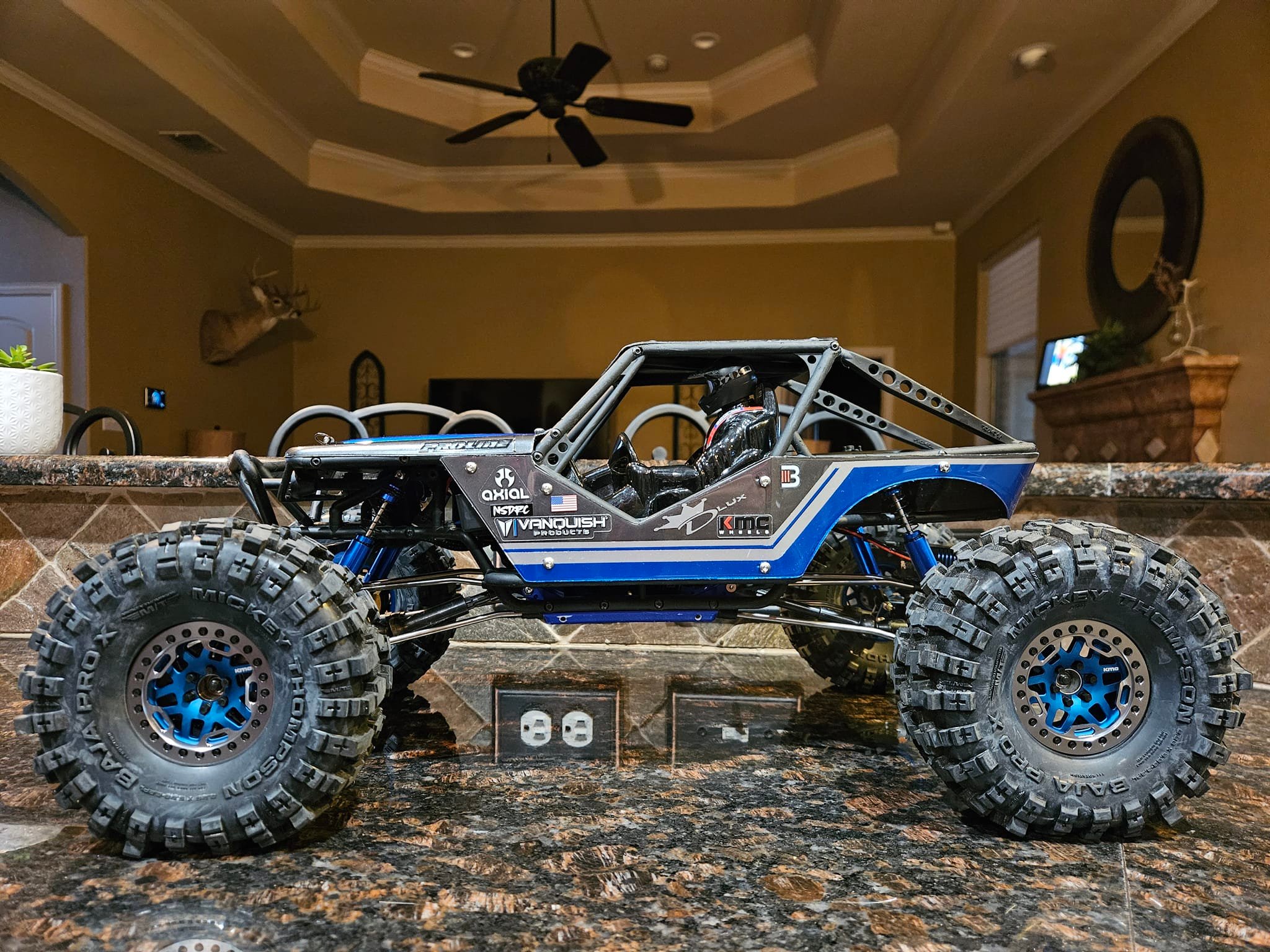 Axial Wraith フルカスタム Futaba プロポ付き Axial Wraith-based RC with VP OCP V2s and Robinson Racing transmission