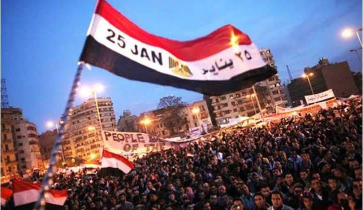 شباب 6 ابريل - بيتم الأن دفن الشهيد بإذن الله #سيد_وزة #دعاء_للميت ...