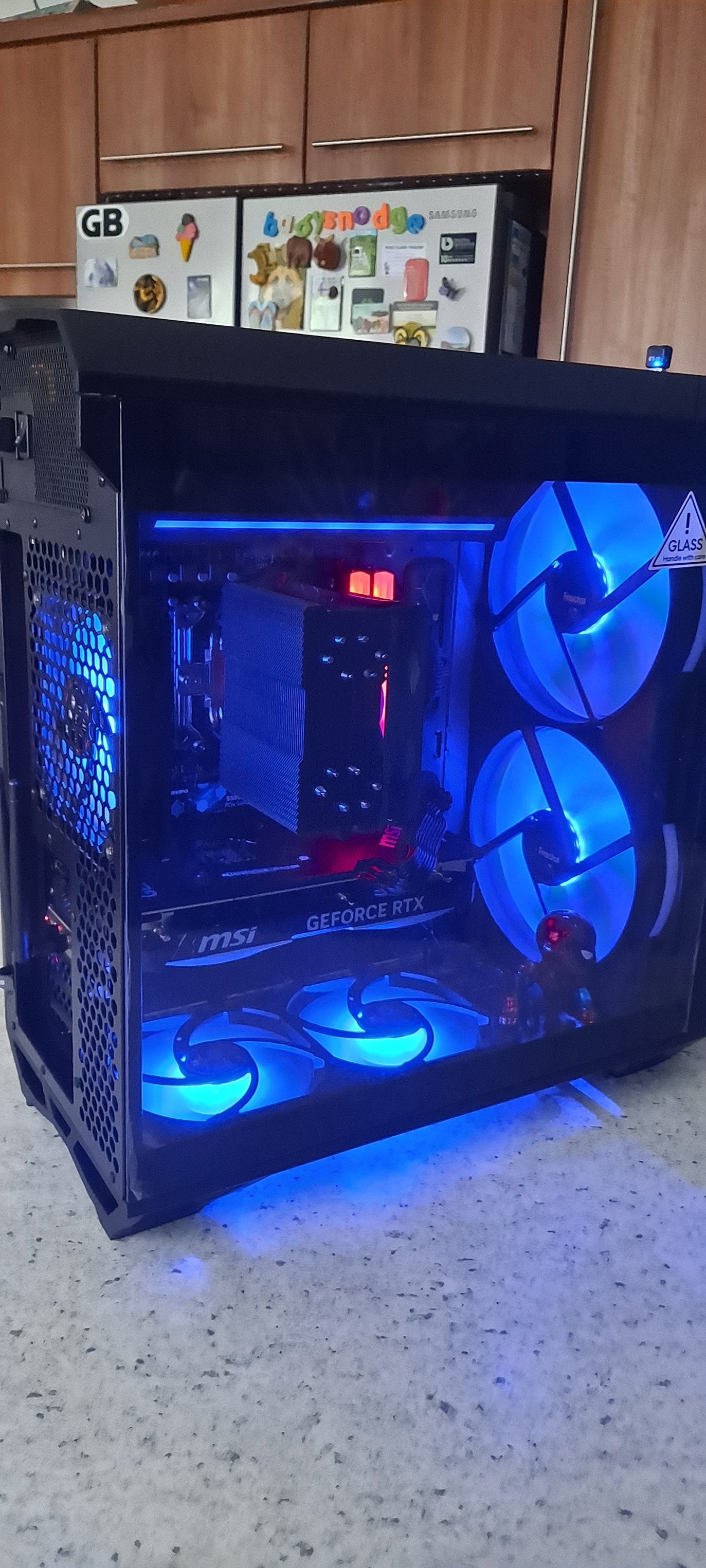 COMBO AMD Ryzen 5 5600GT, Gigabyte B550M DS3H AC WiFi, 16 GB Crucial DDR4 - Nuovo