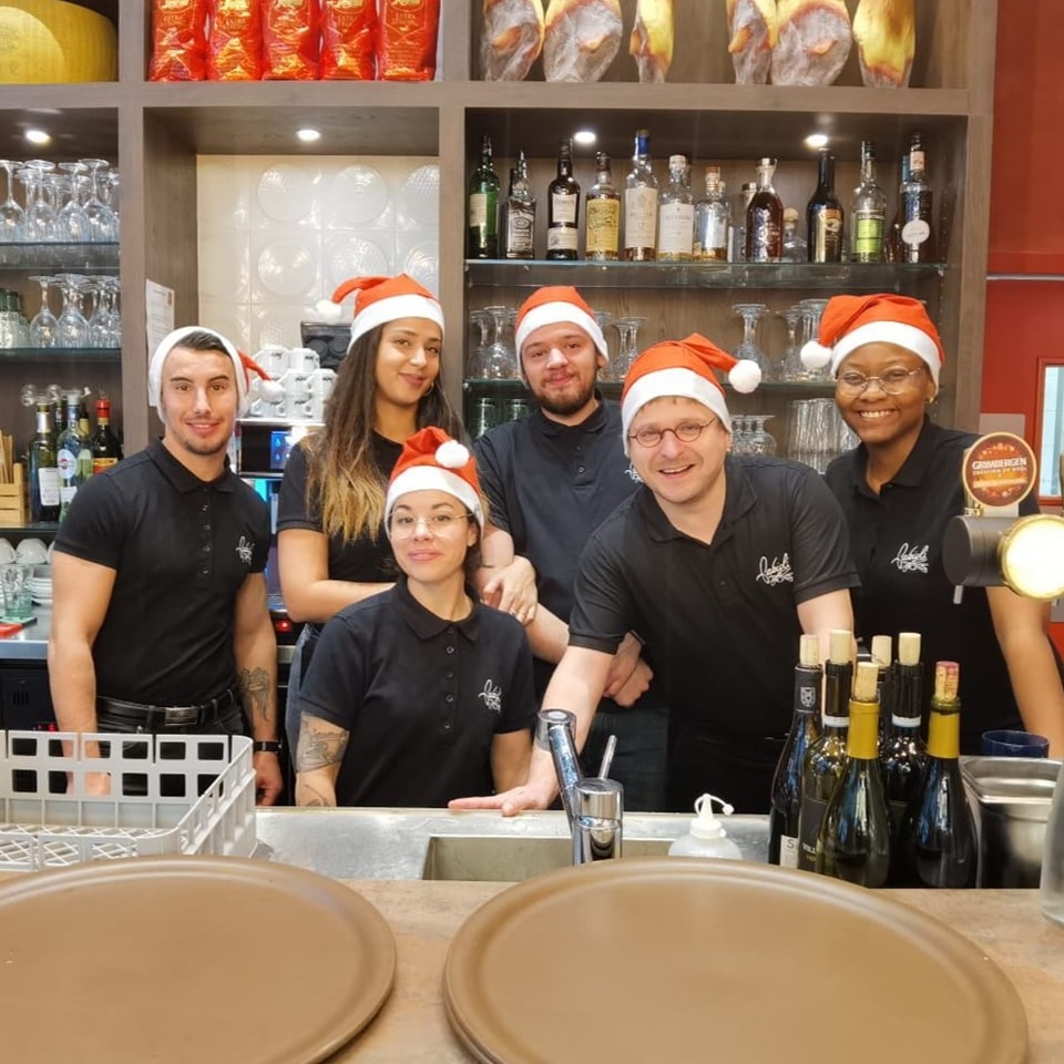 Fabioli - 🎅🎄🎁 Notre équipe du Fabioli Villeurbanne est... | Facebook