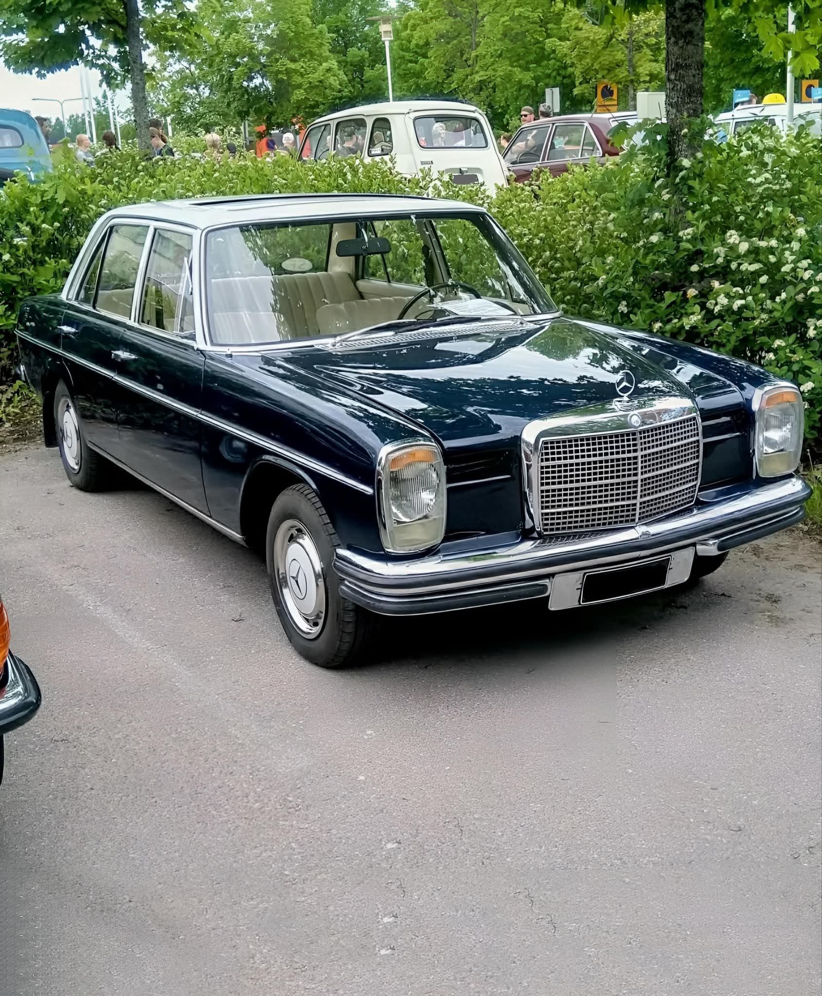 1968 Mercedes-Benz 250 Sedan - 8 