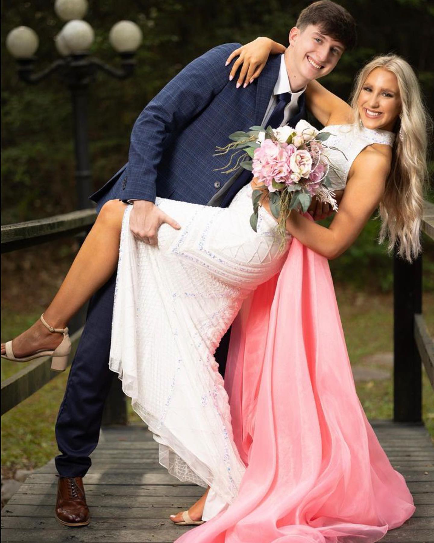 PROM 2023: Chapter 6!! The photos... - The Dress Diaries