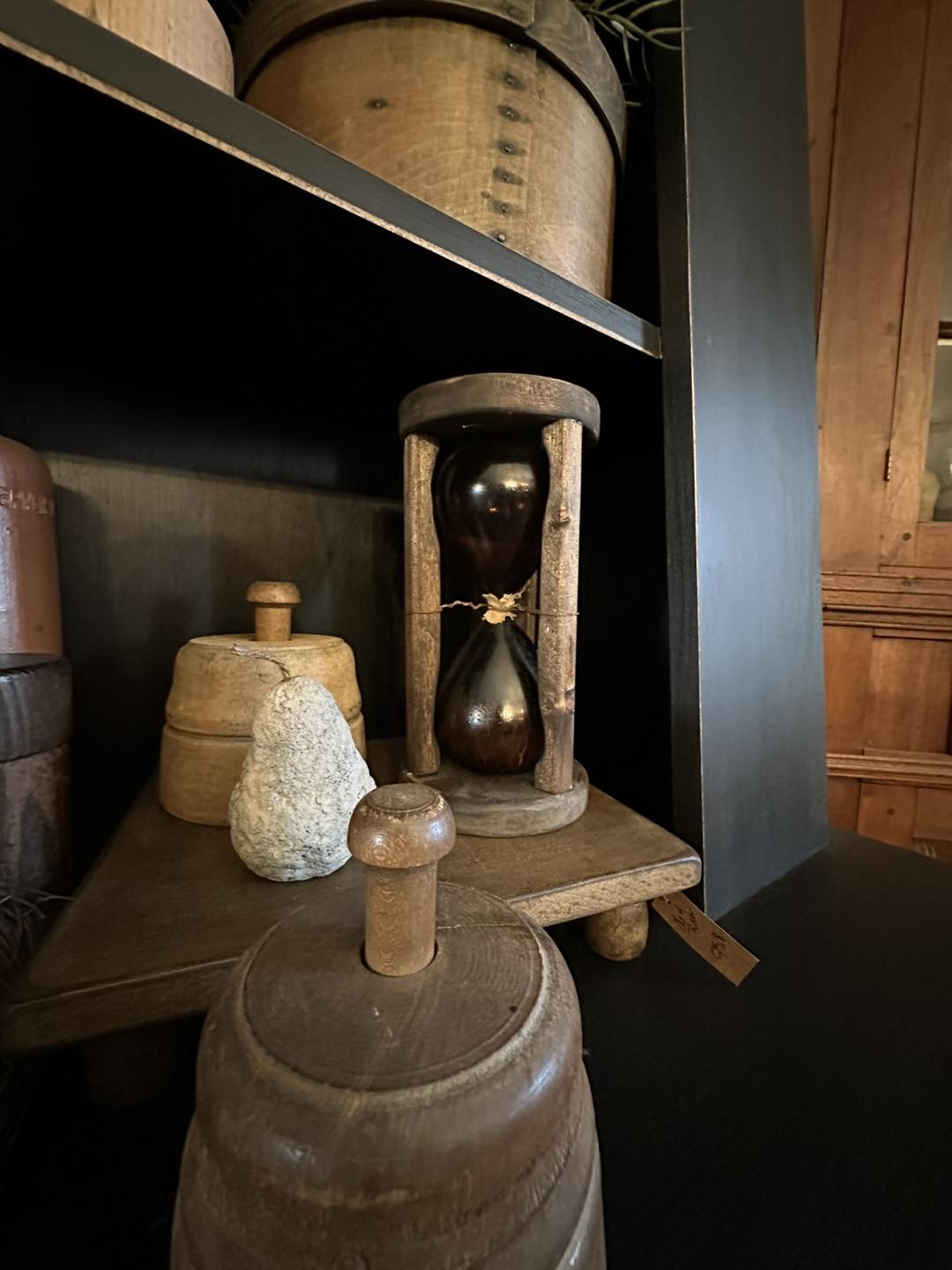 What is the origin of this hourglass?