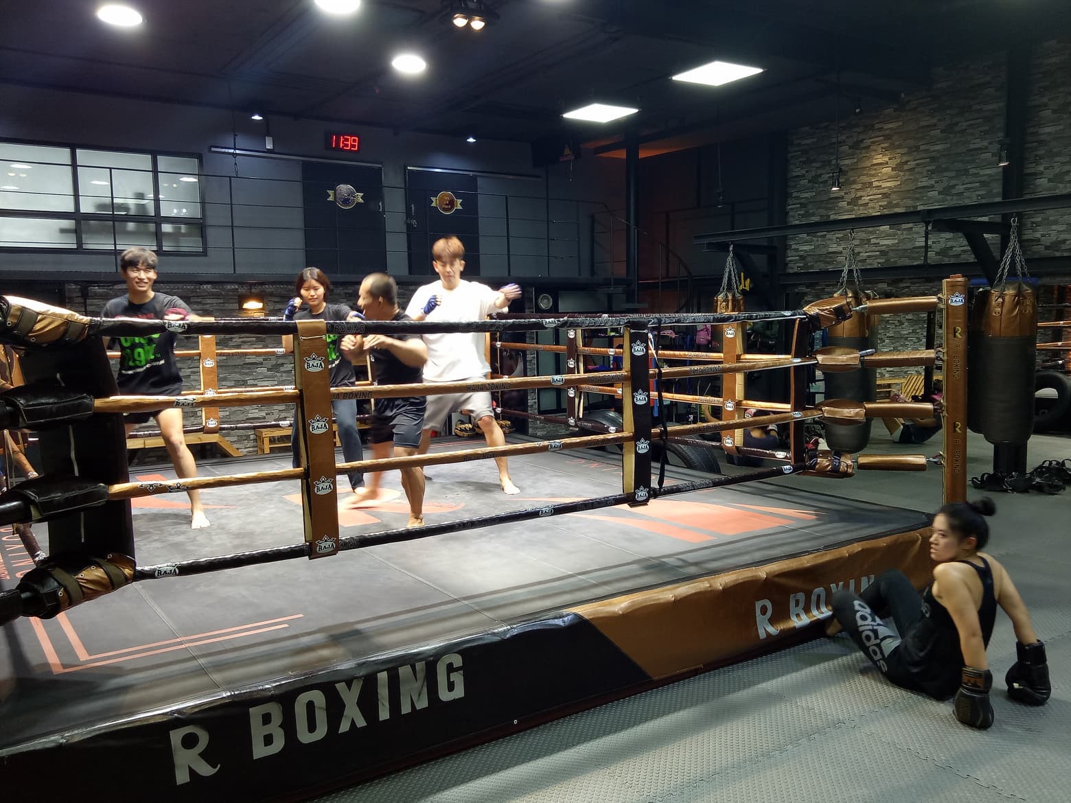 R Boxing Gymtertainment | Chiang Mai