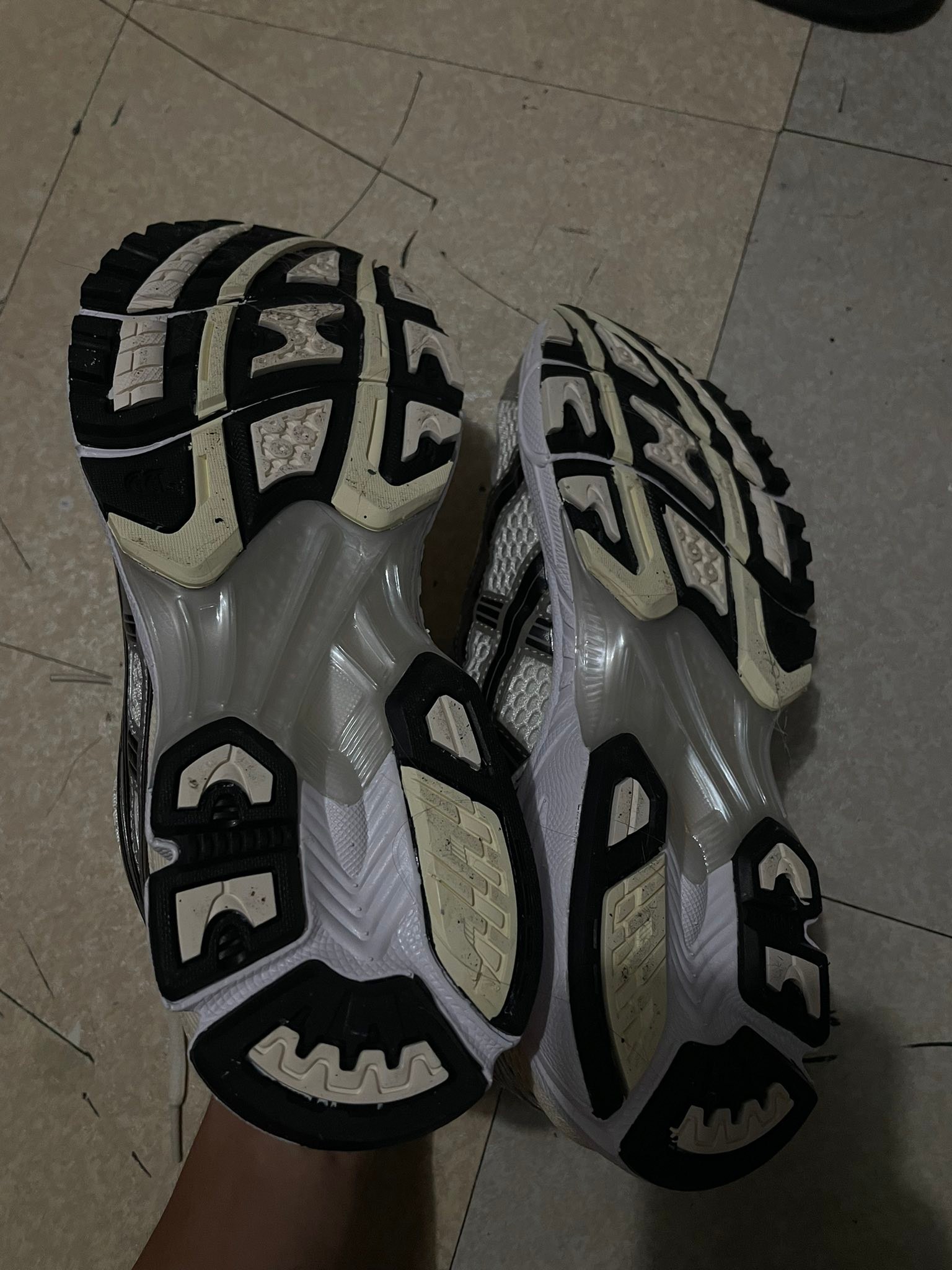 ✓LT389 Size 43 - 27.5cm 550