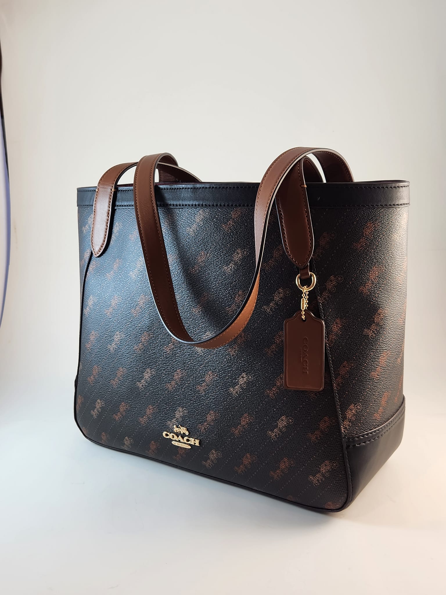 Identifying a 2008 Coach tote with horse and carriage print