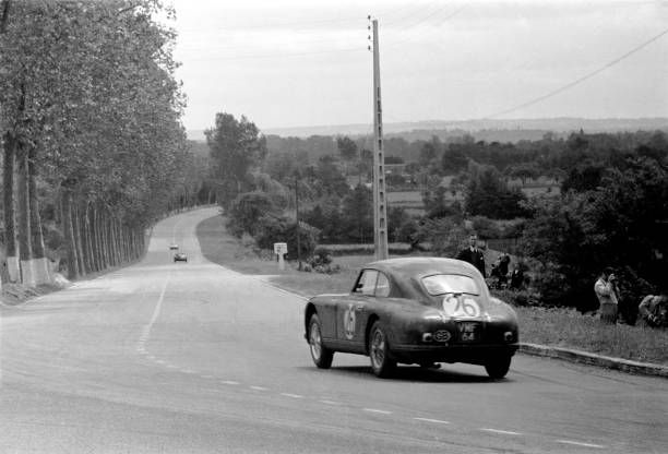 Endurance-Legende - L' Aston Martin DB2 de Lance Macklin et Eric ...