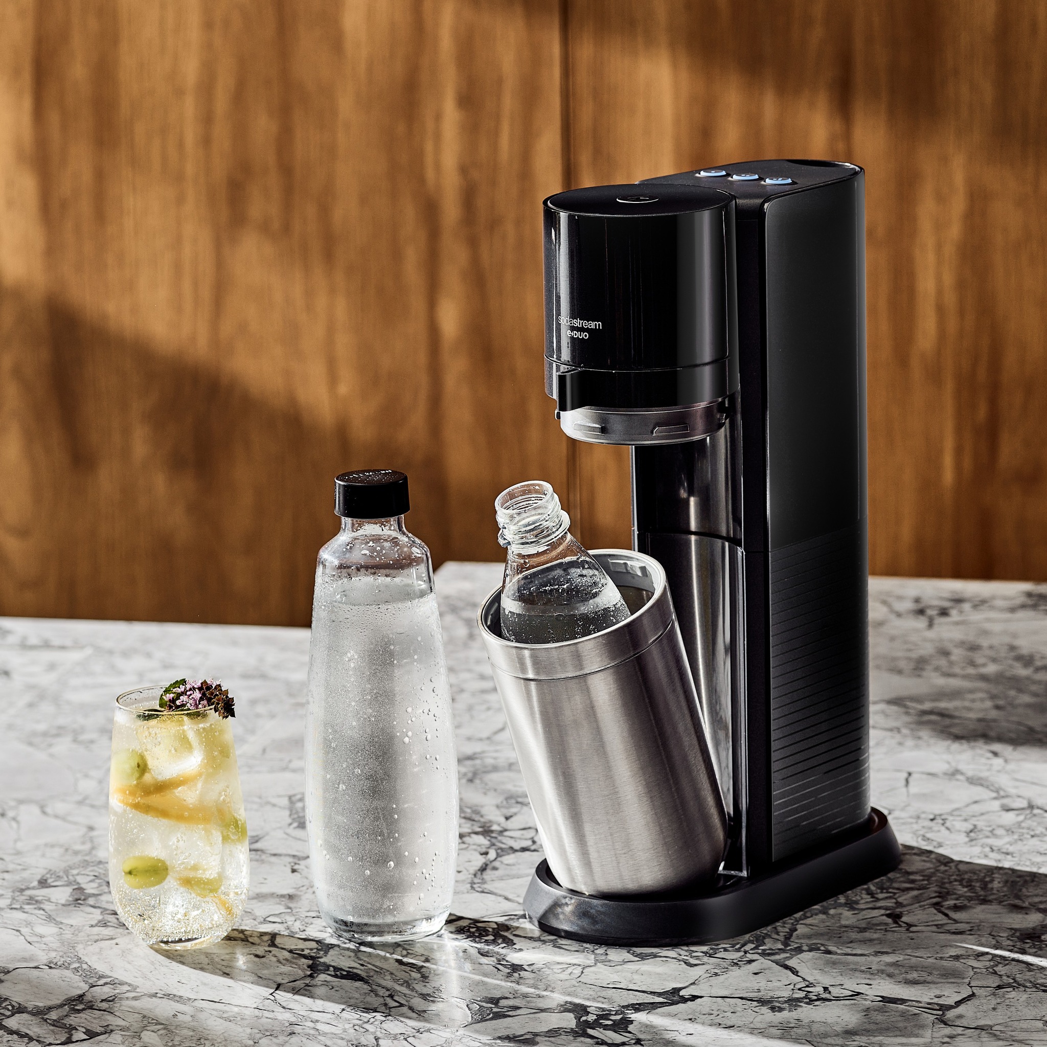 Do you use glass bottles at home and plastic on-the-go? The E-Duo is perfect for you! Switch quickly and easily between bottle types with three fizz presets at the push of a