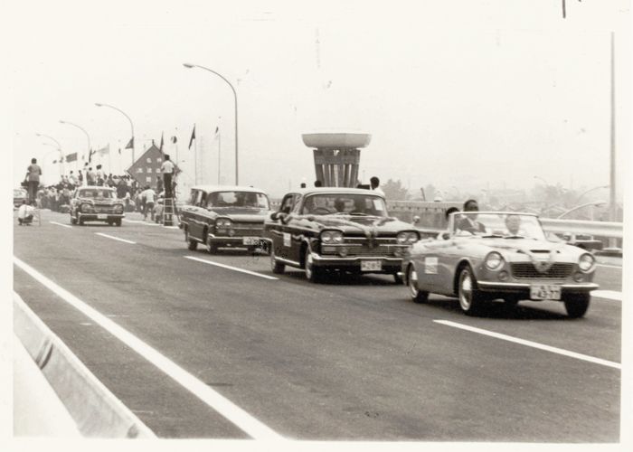 1963年。名神高速道路、滋賀栗東〜兵庫県の尼崎まで開通した