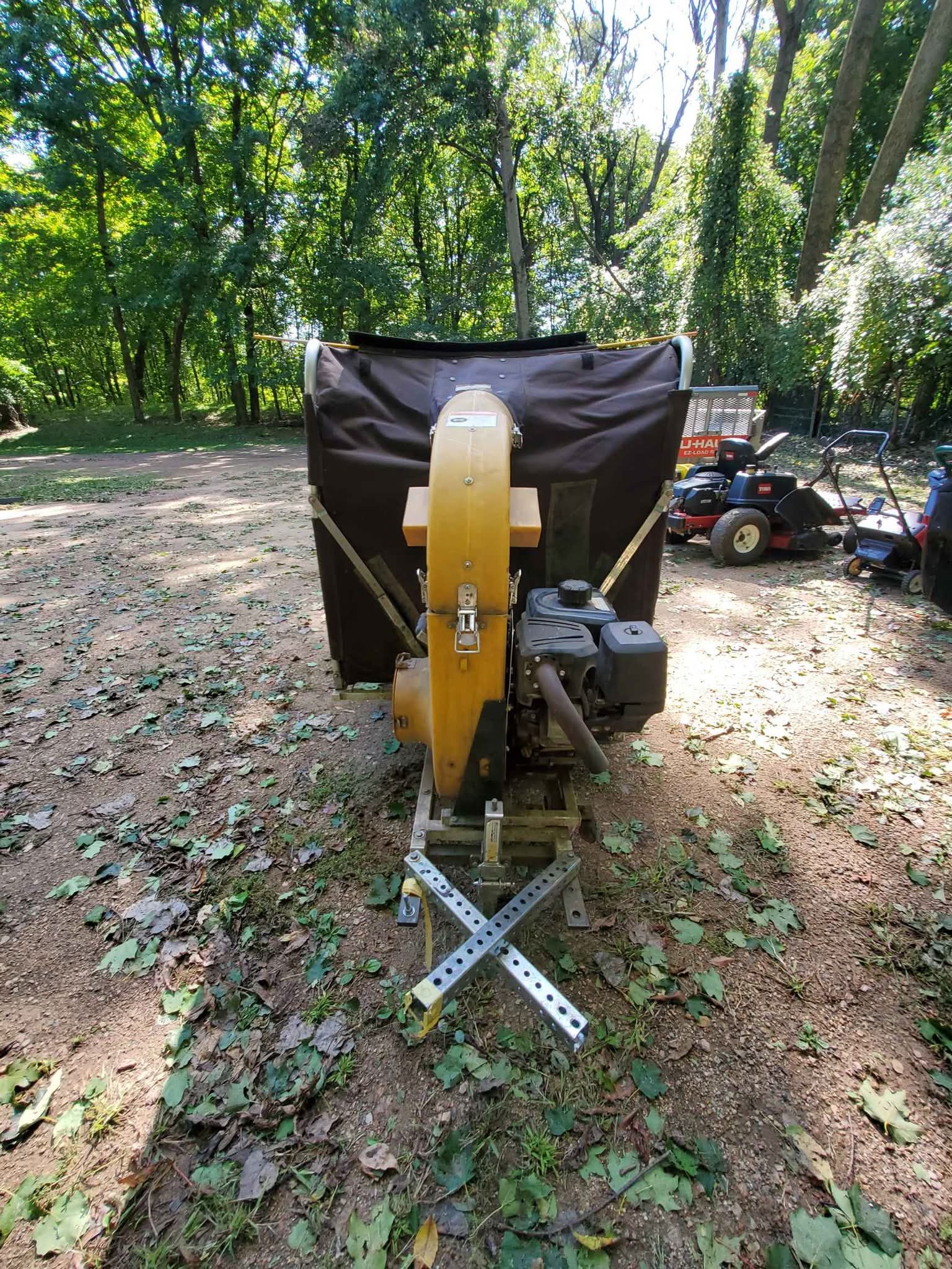 Cyclone Rake Leaf Vacuum and Bagger - Outdoor Power Equipment ...