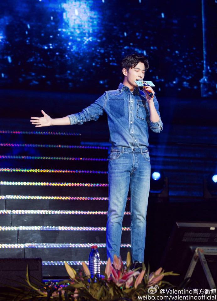 杨洋icon - 杨洋生日会大家都看了嘛～ photo cr.@Valentino官方微博