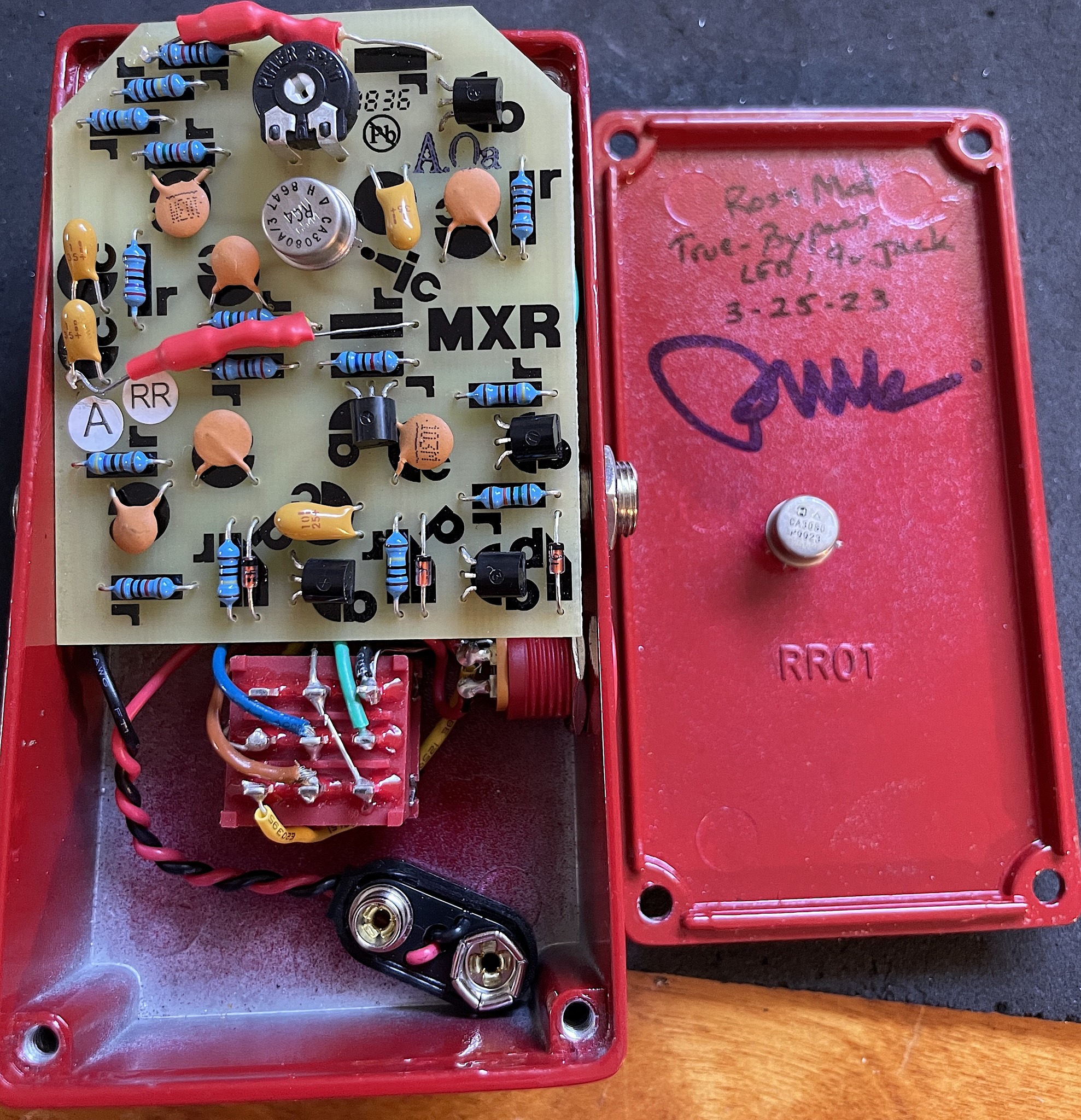Upgraded MXR Dyna Comp script reissue with RCA CA3080 chip