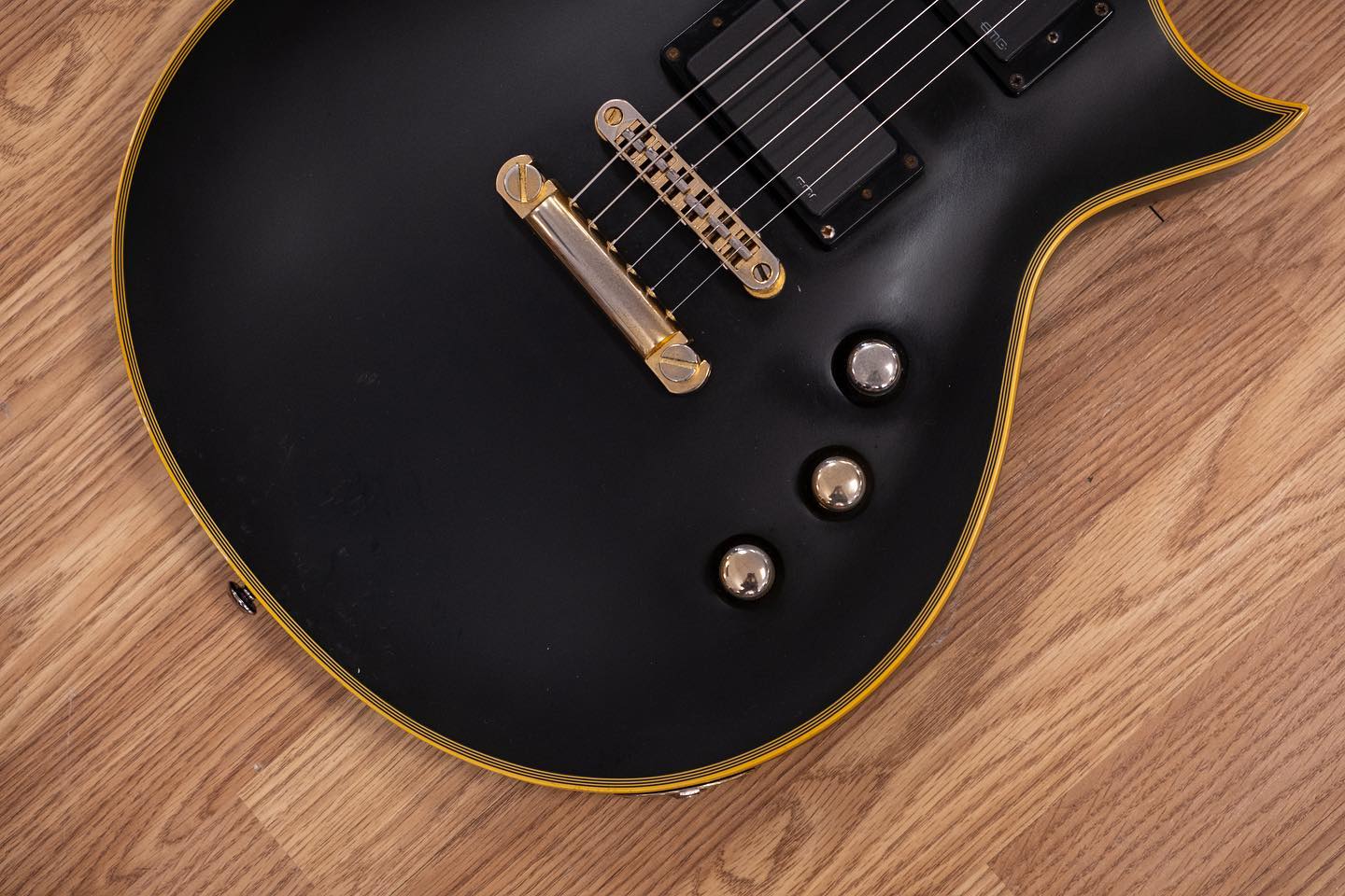 EC-1000 FM in see-thru purple, with Seymour Duncan pickups. Great