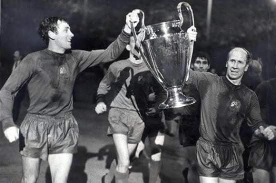 Man Uniteds 1968 European Cup winning team Plus David Herd