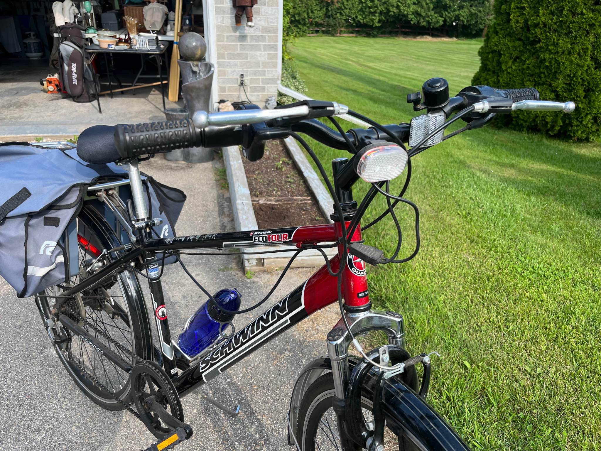 Discover the Schwinn Regent hybrid electric bike: comfy, versatile 