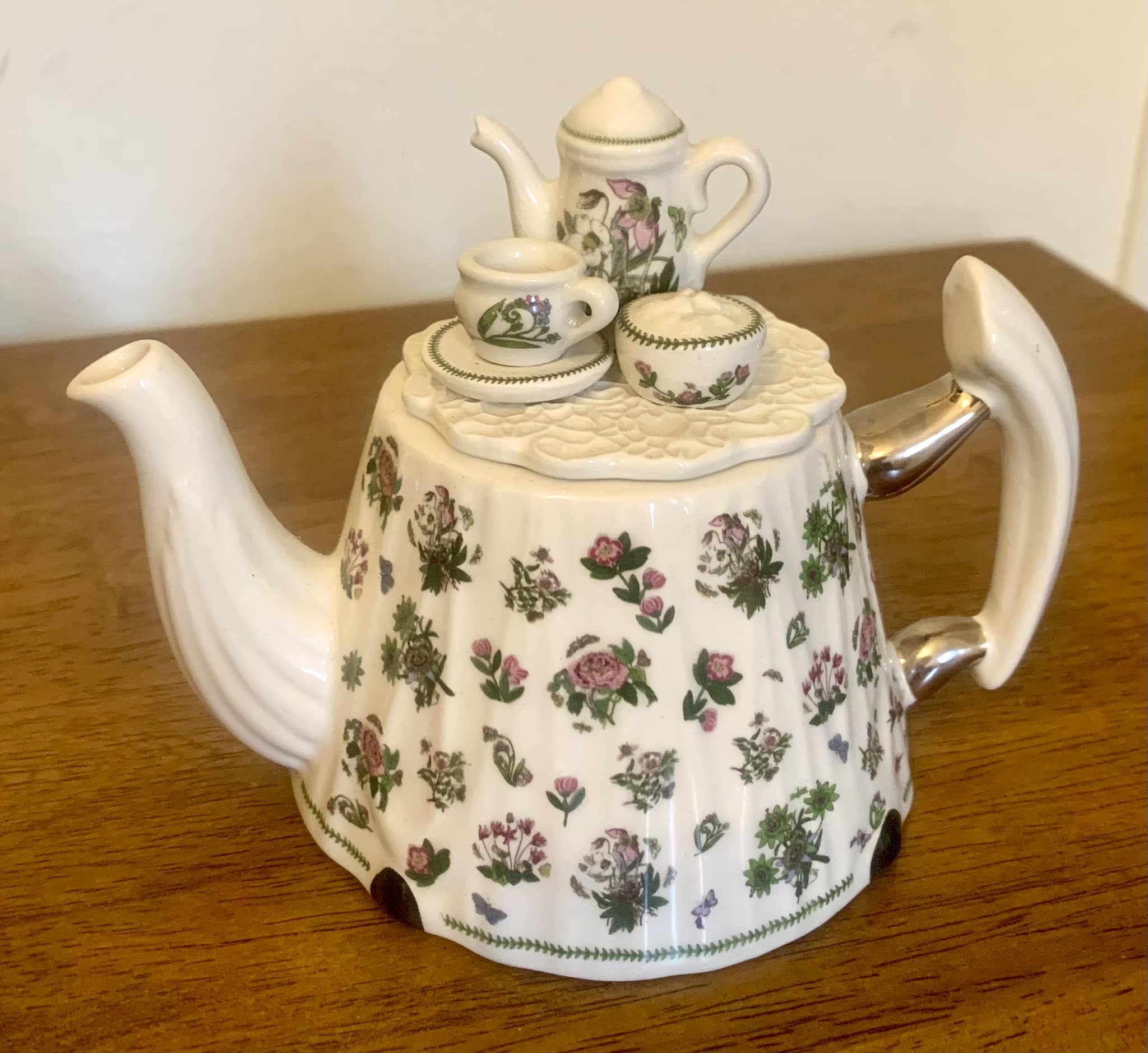Mini Portmeirion teapot. Freebie on our local Buy Nothing group.