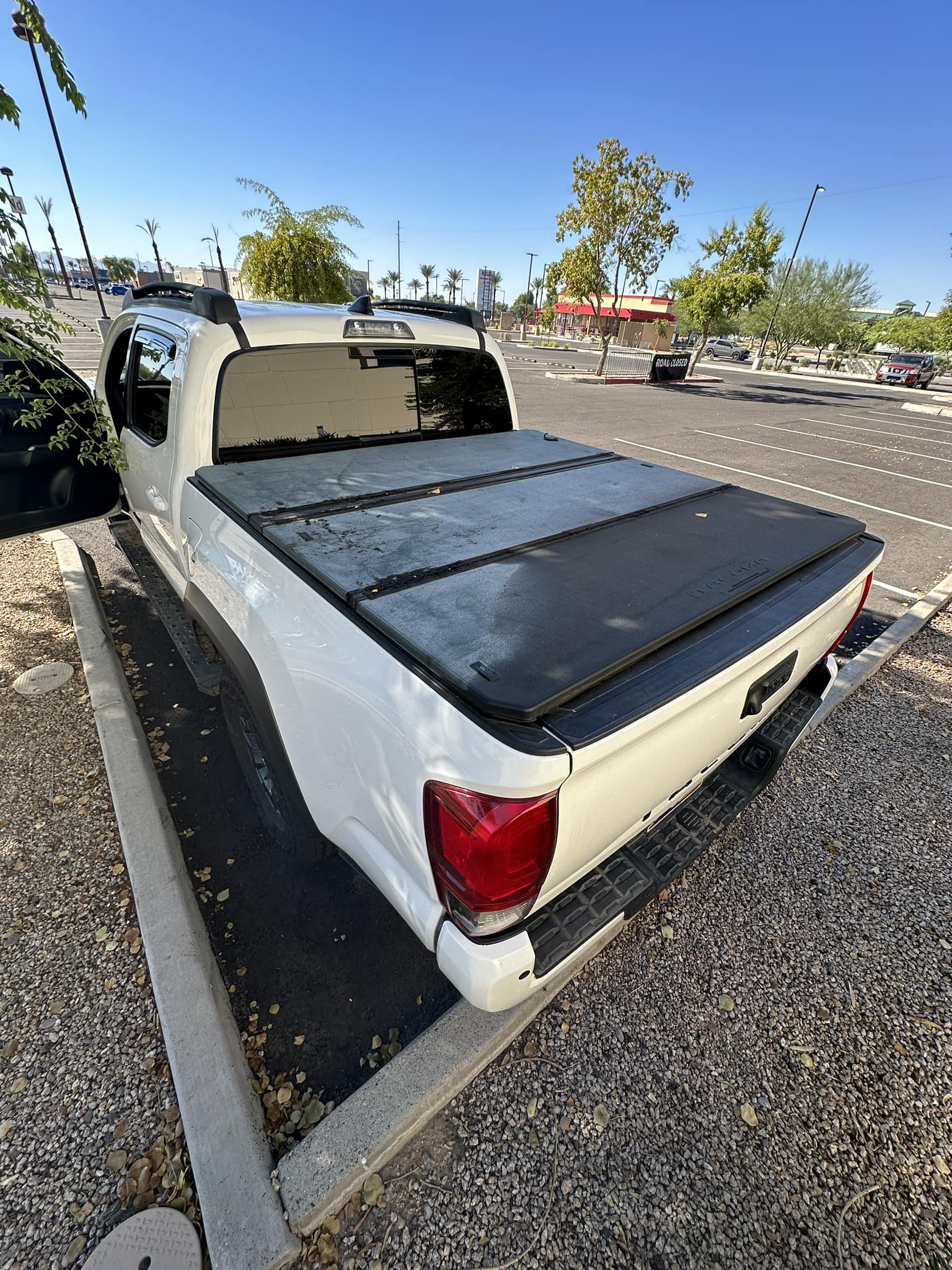 Hard Tri-Fold Tonneau Cover For Ford F-150 2004-2020 – 5.5FT Bed, Aluminum/FRP, No-Drill Clamps