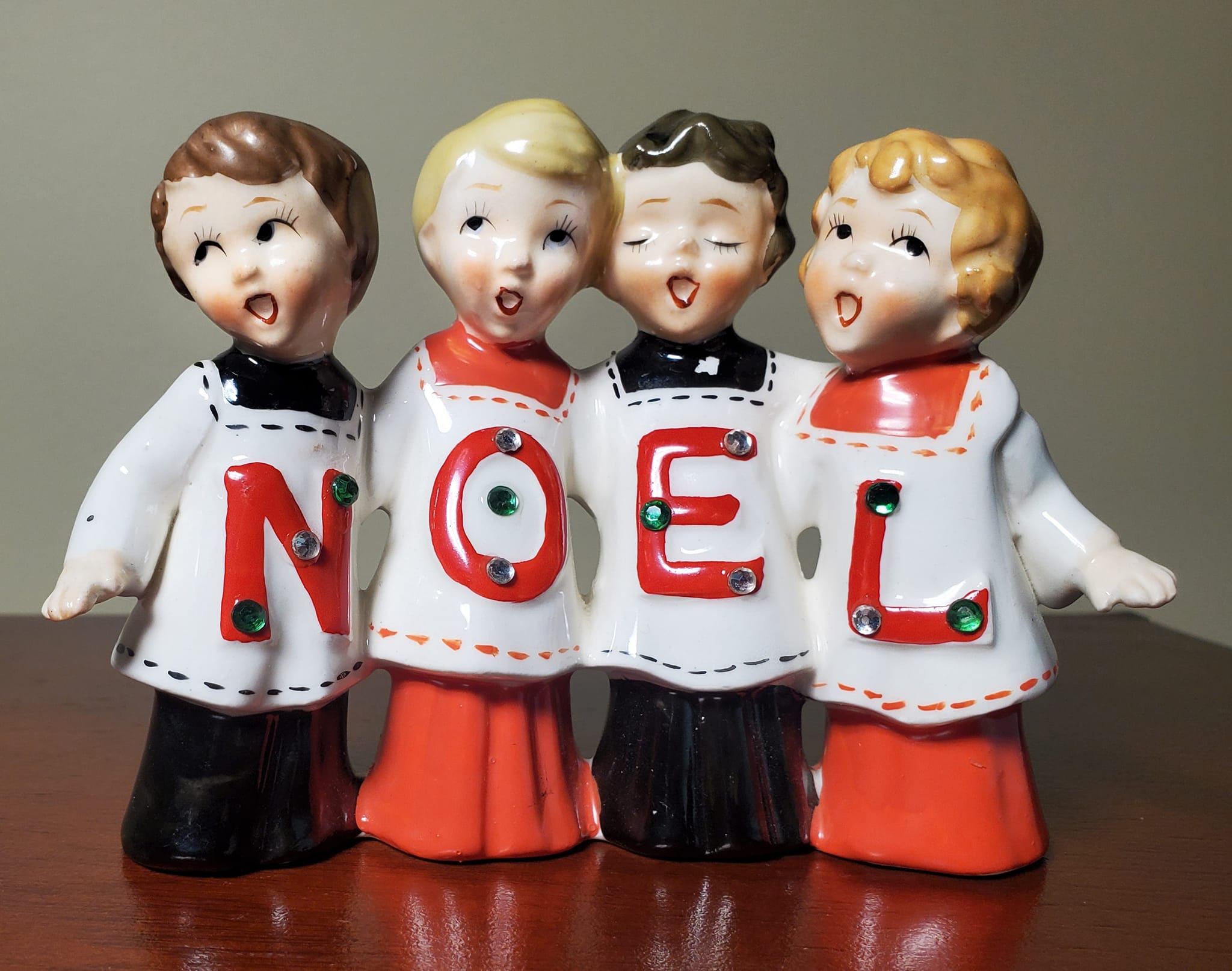 NFS This is a Brinnco 1950's NOEL set. Foil labels on bottom say
