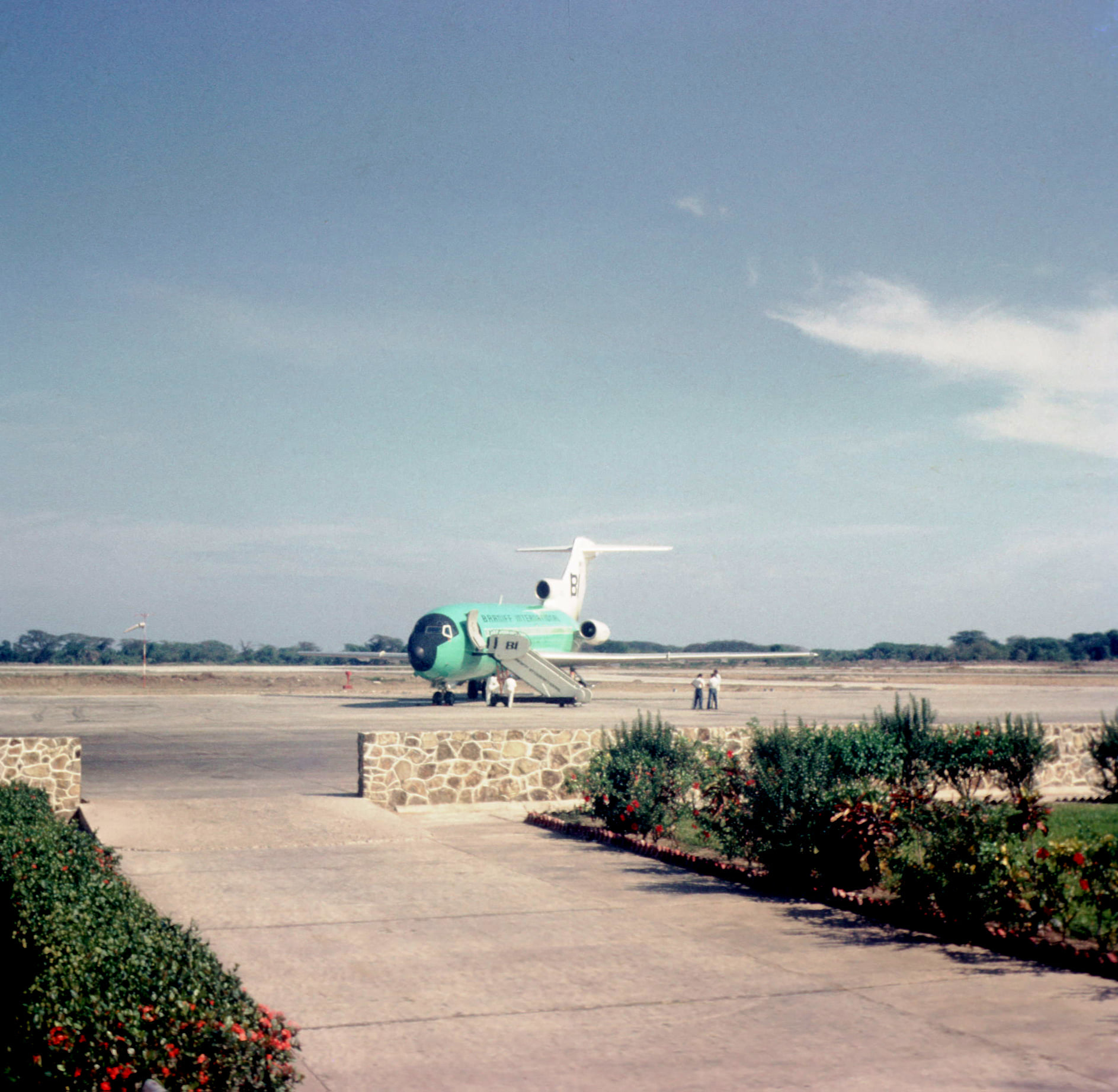 Braniff 727-27C at Acapulco in 1966