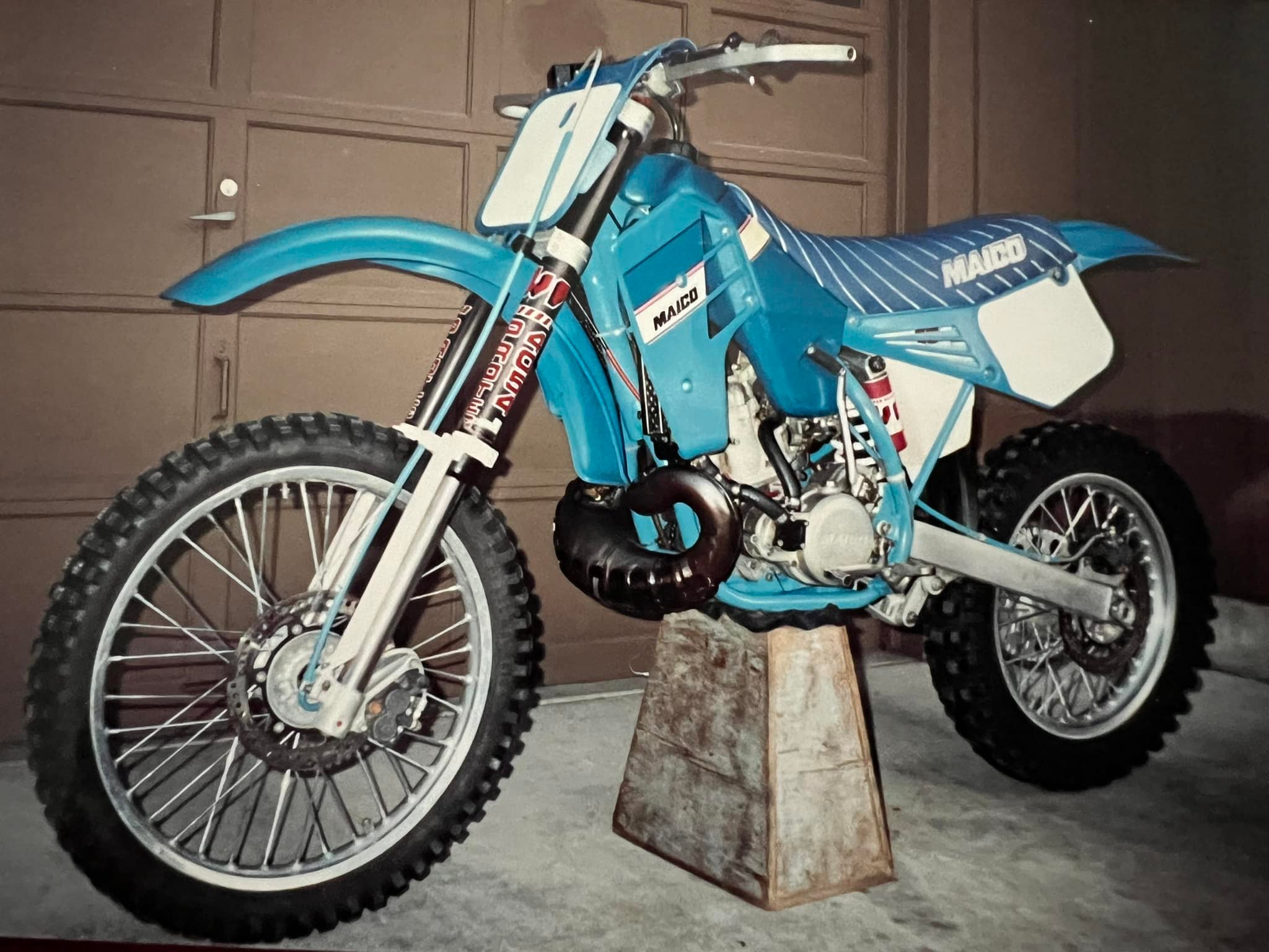 My 1985 250cc Maico with wrong color number plates.