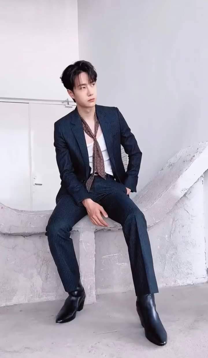 R2さん　専用　yibo 230910 YIBO-OFFICIAL x Wang Yibo