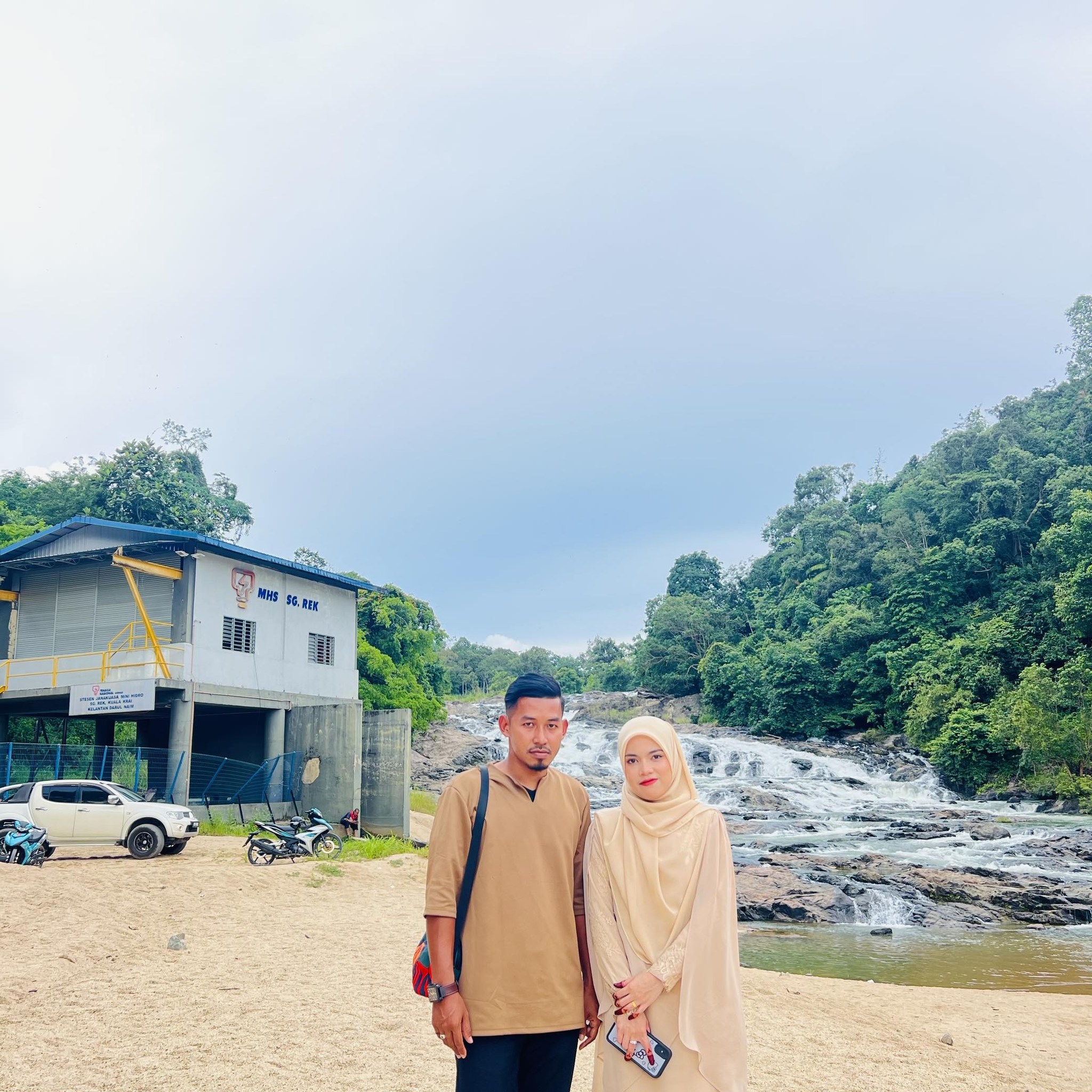 Tgk Je Pokok Getah Ni. Hti Akn Rsa Sayu Je. Pokok Getah Yg Byk Kenangan ...