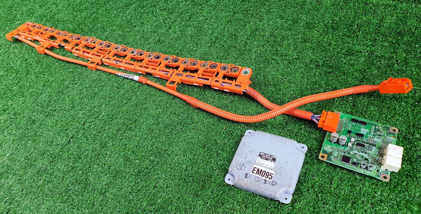 トヨタ プリウスαバッテリー電圧センサー 89892-47020 電装品 車