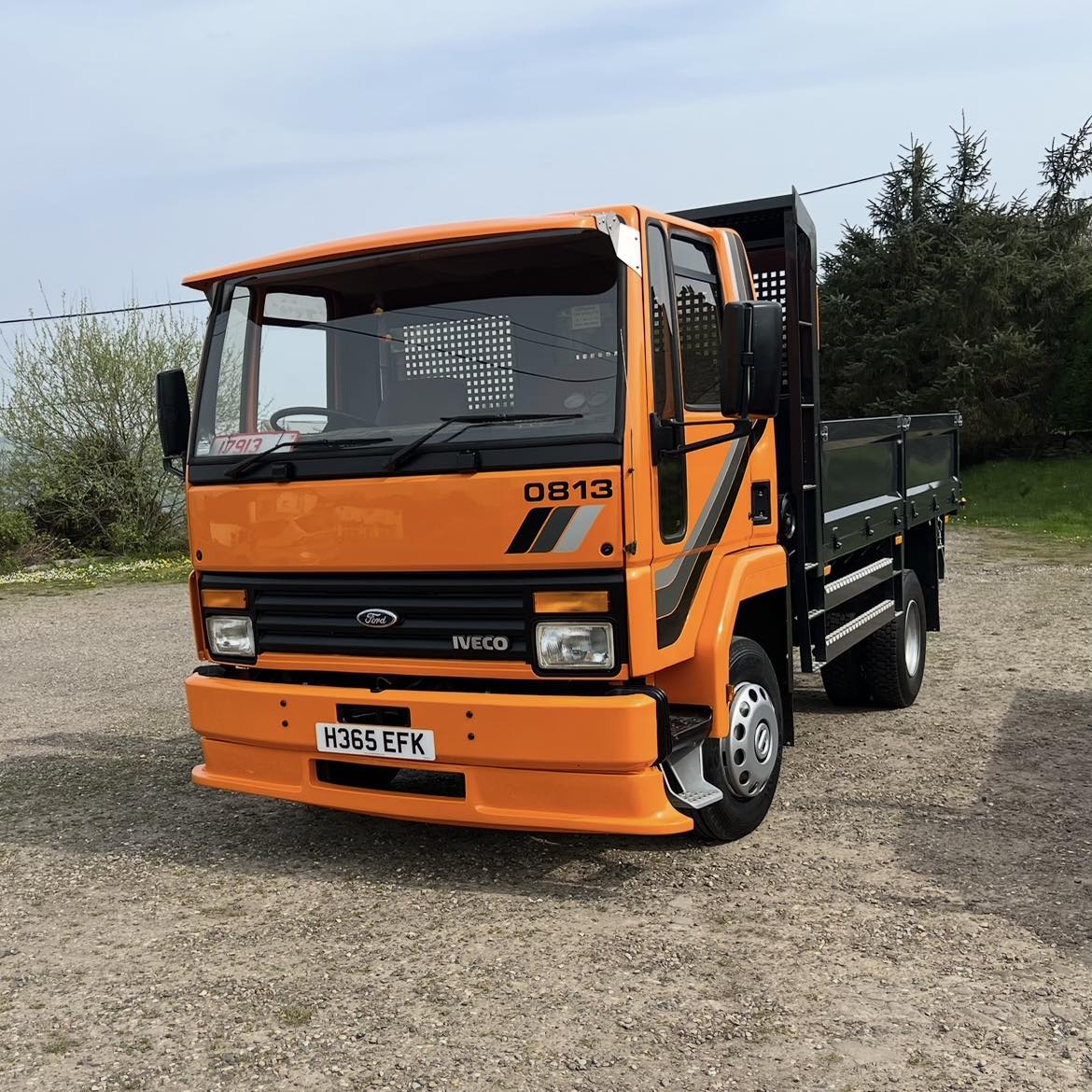 Transit just finished with a brand new body and hiab fitted. Big ram ...