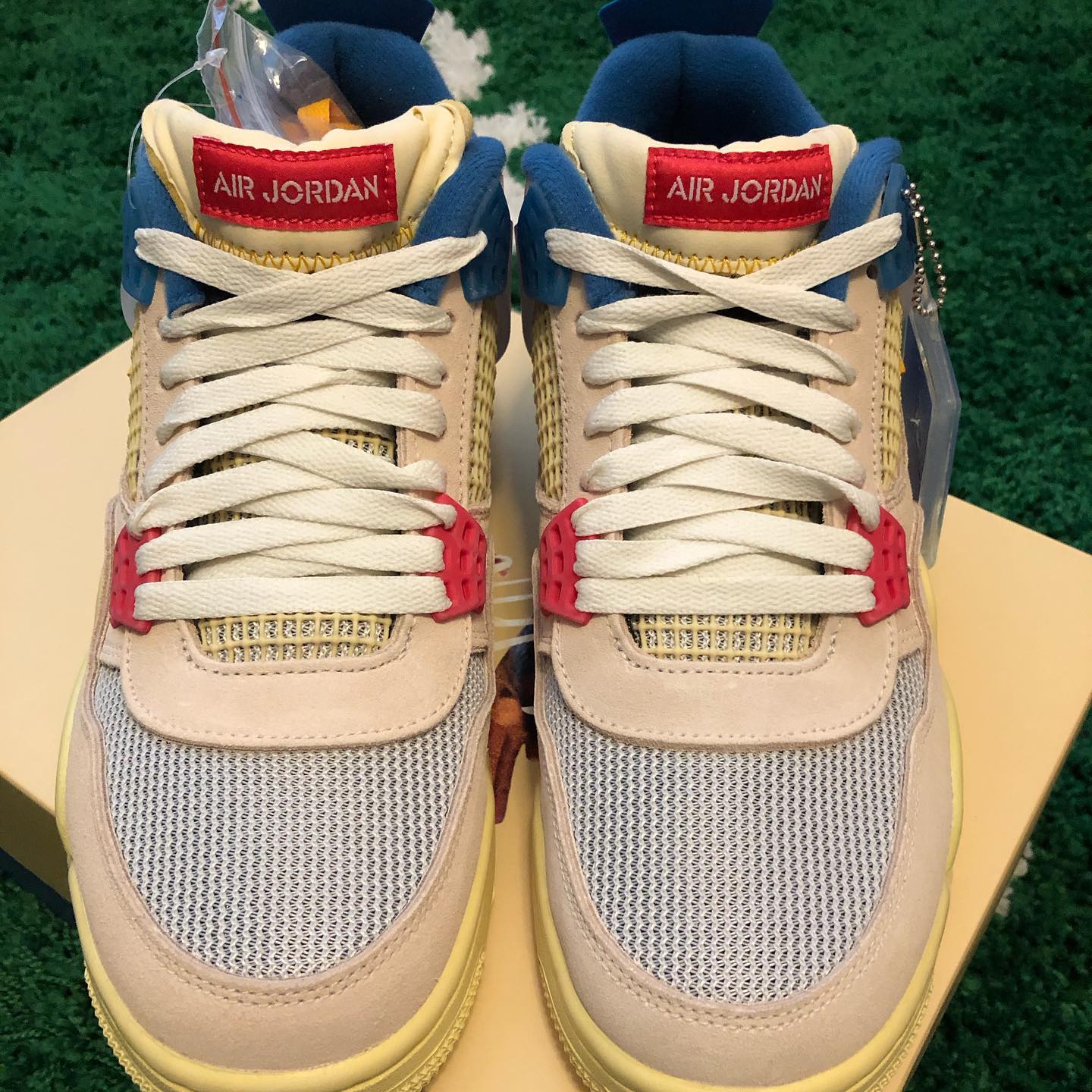 Jordan 4 Retro x Union LA “Guava Ice” -> PID: DC9533-800 -> Color 